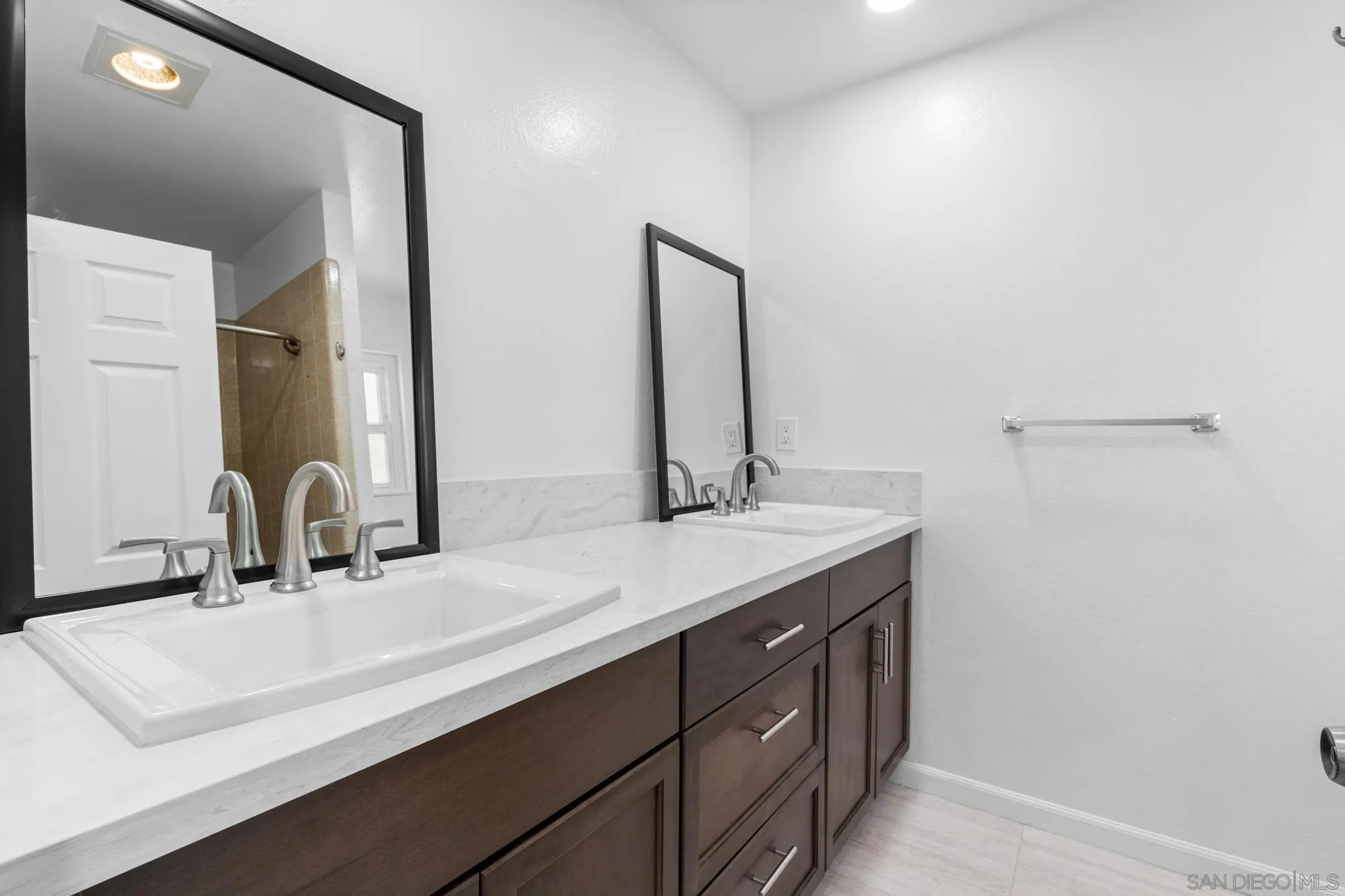 https://cdn.realtyfeed.com/cdn/127/240018568/a4cc4e39808e330823d80d511afc8f60.webp