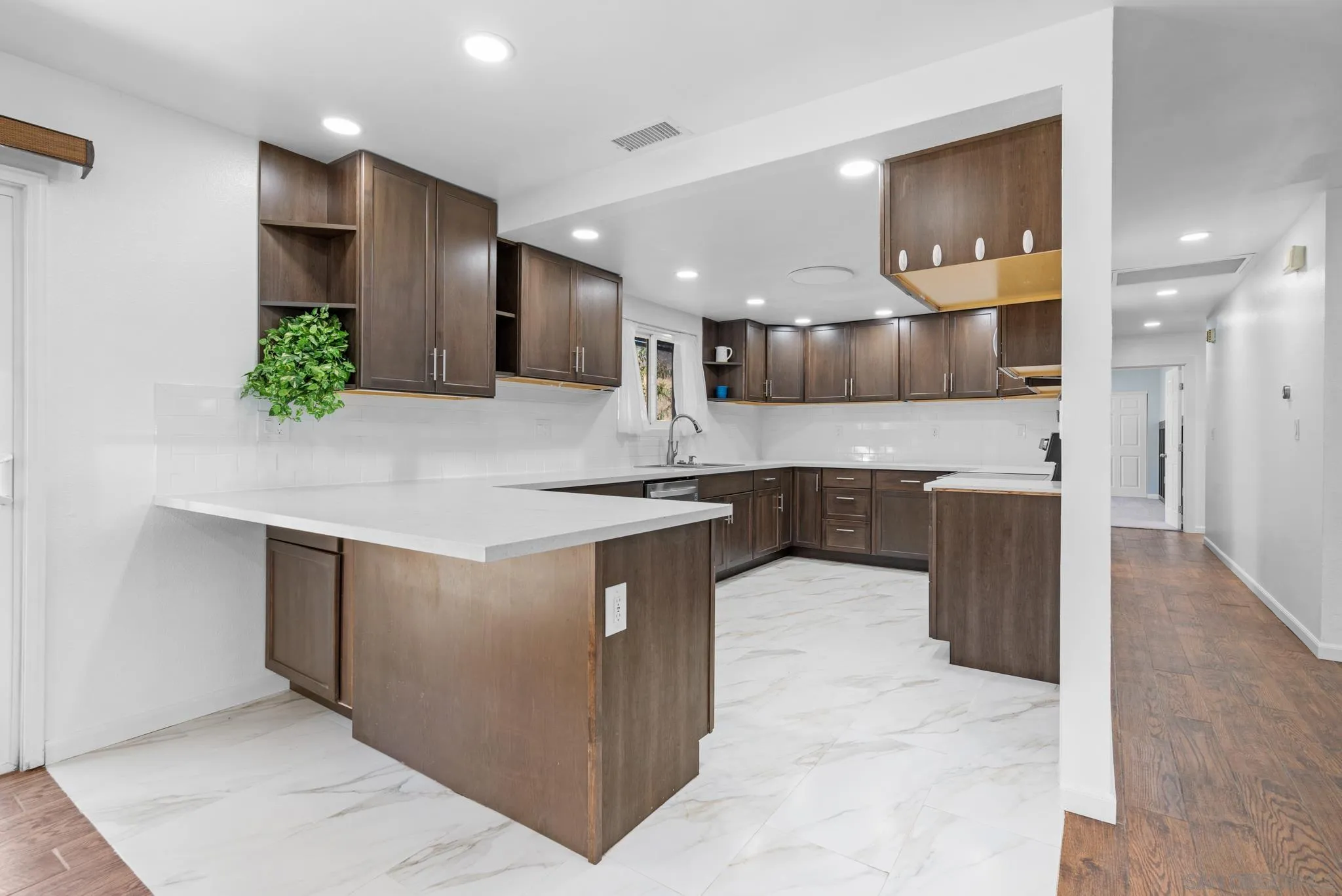https://cdn.realtyfeed.com/cdn/127/240018568/d06c712da11caad86d3965fcb07adc4c.webp