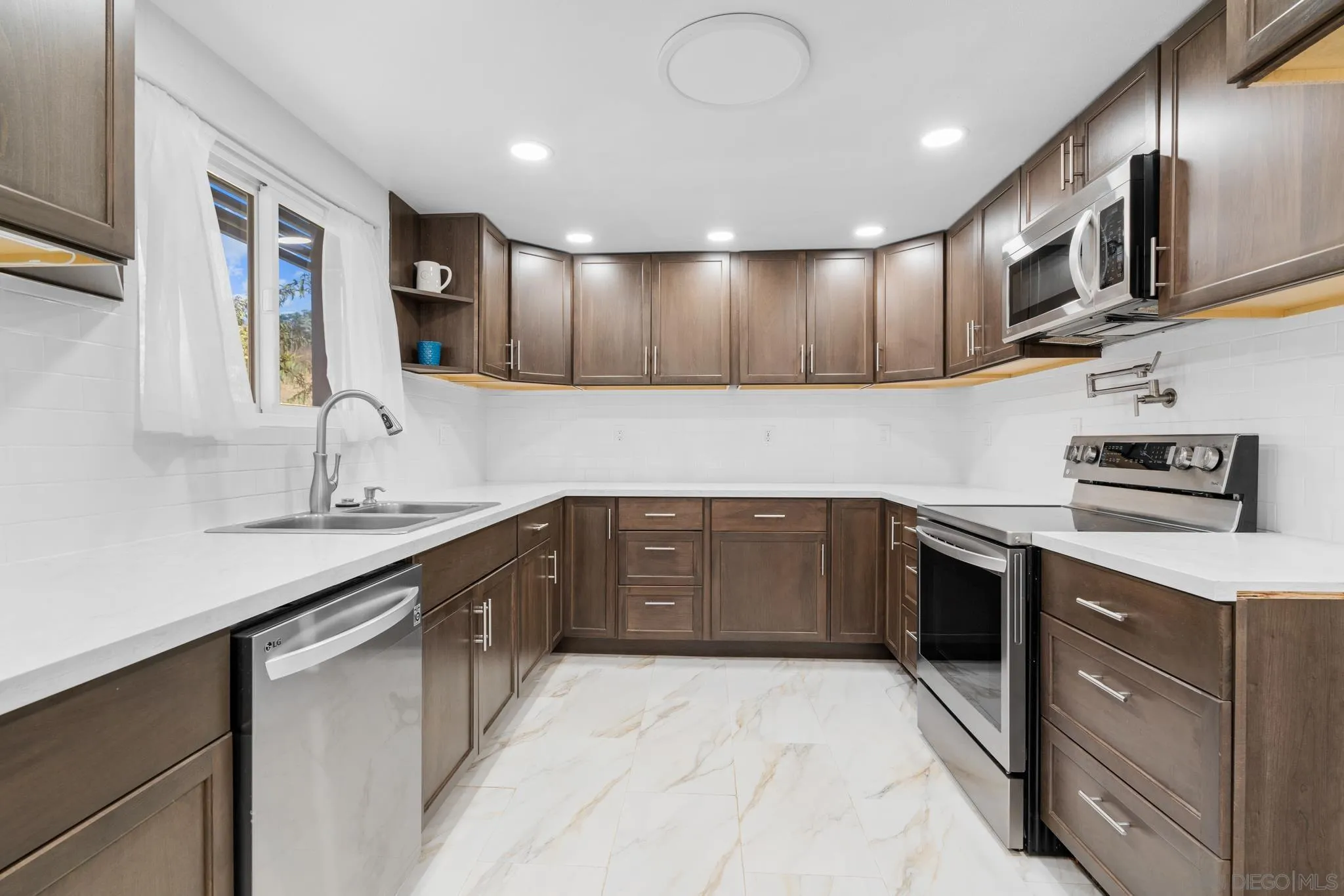 https://cdn.realtyfeed.com/cdn/127/240018568/de4d3b3d1fdfa436b03b48132cffe5be.webp