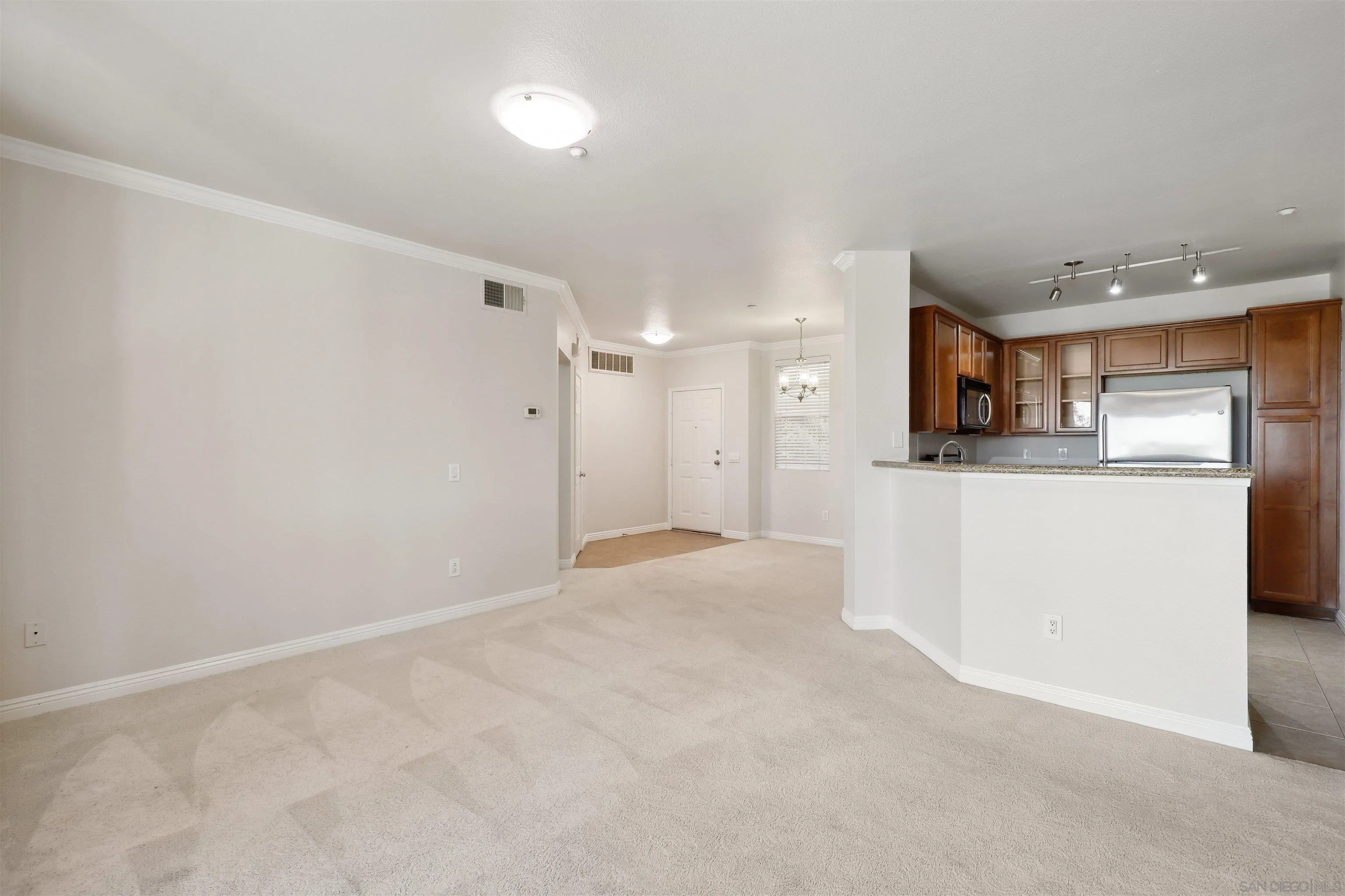 Photo #5: 240018722 Listing 