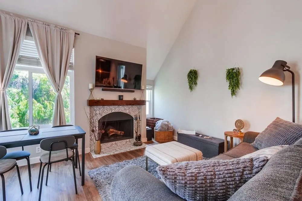 Photo #3: 240018853 Listing 