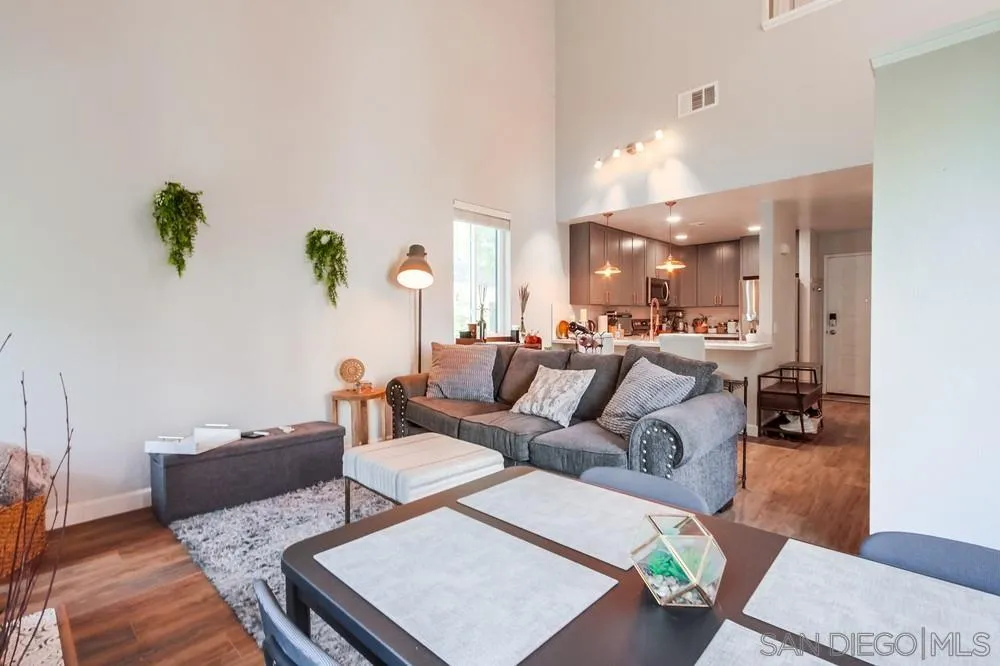 Photo #5: 240018853 Listing 