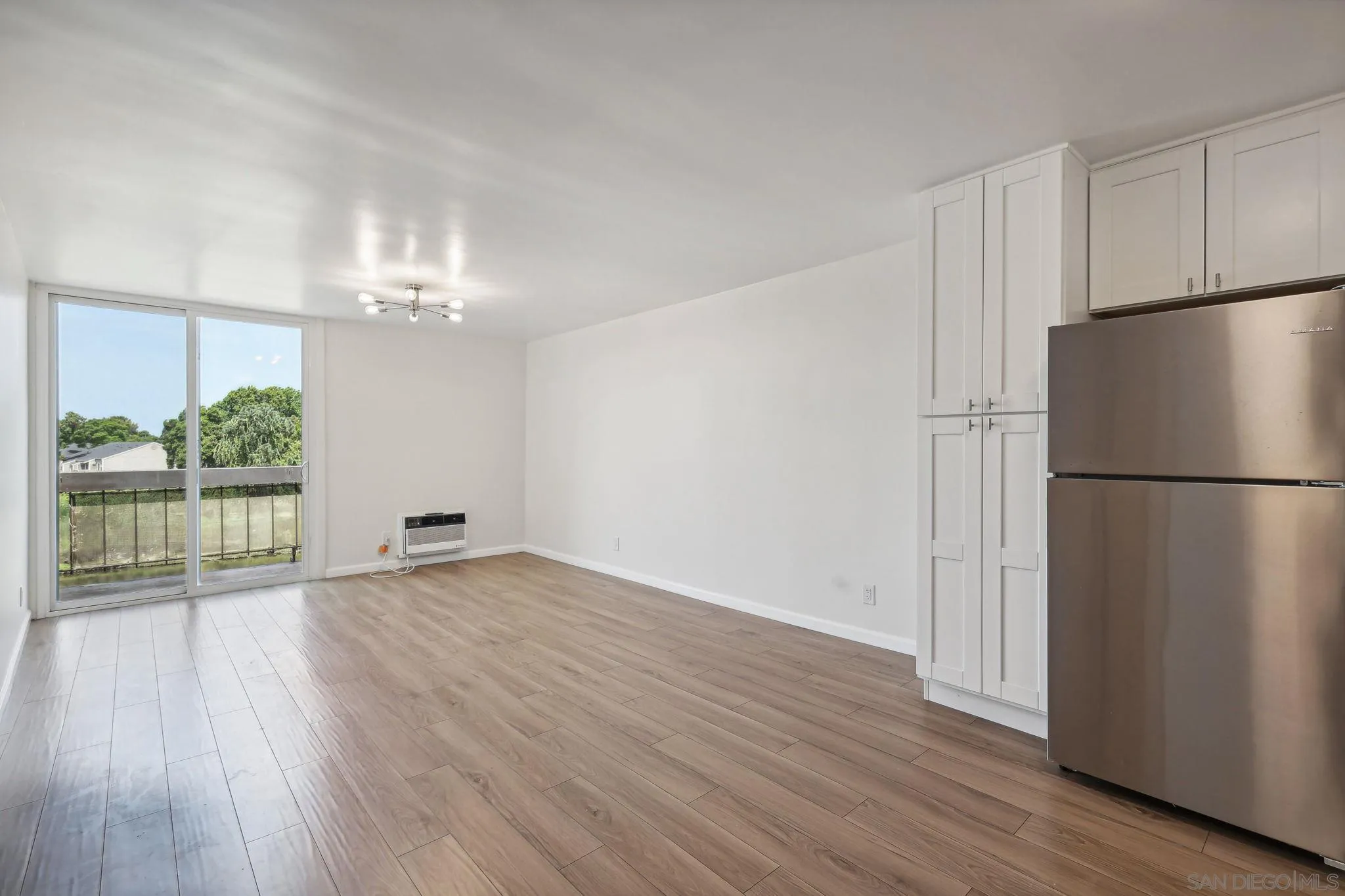 Photo #3: 240019018 Listing 