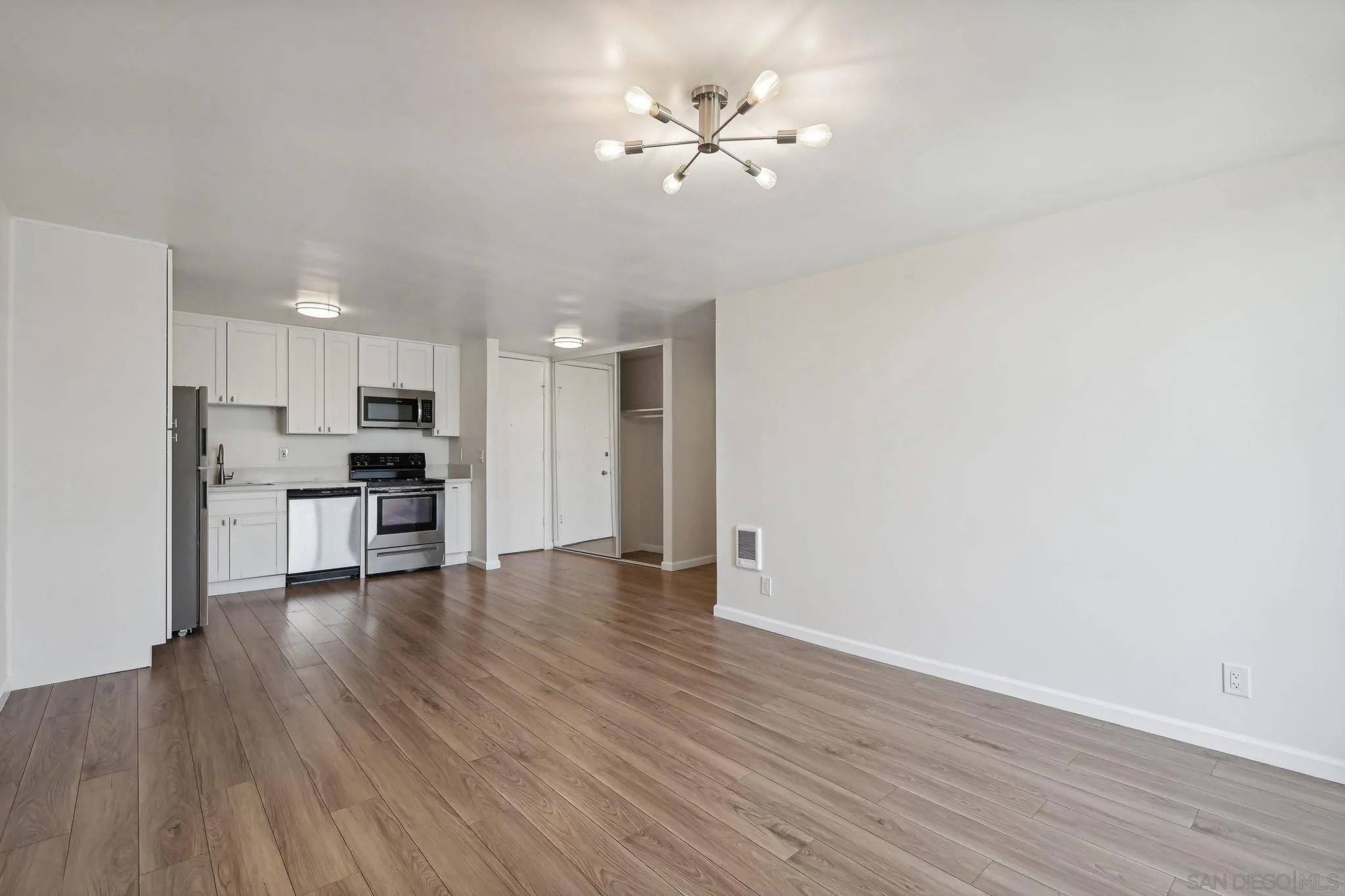 Photo #5: 240019018 Listing 