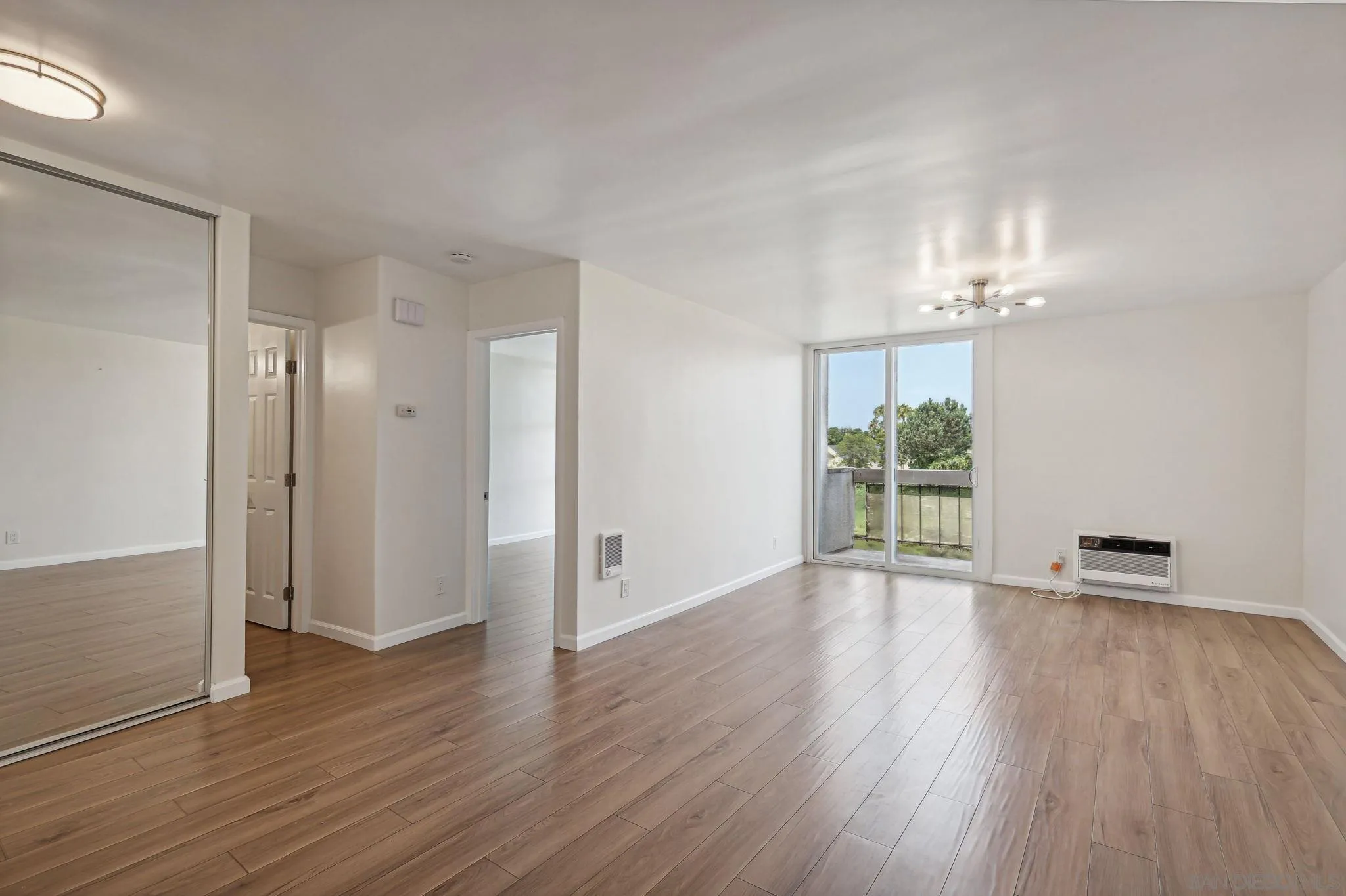 Photo #2: 240019018 Listing 