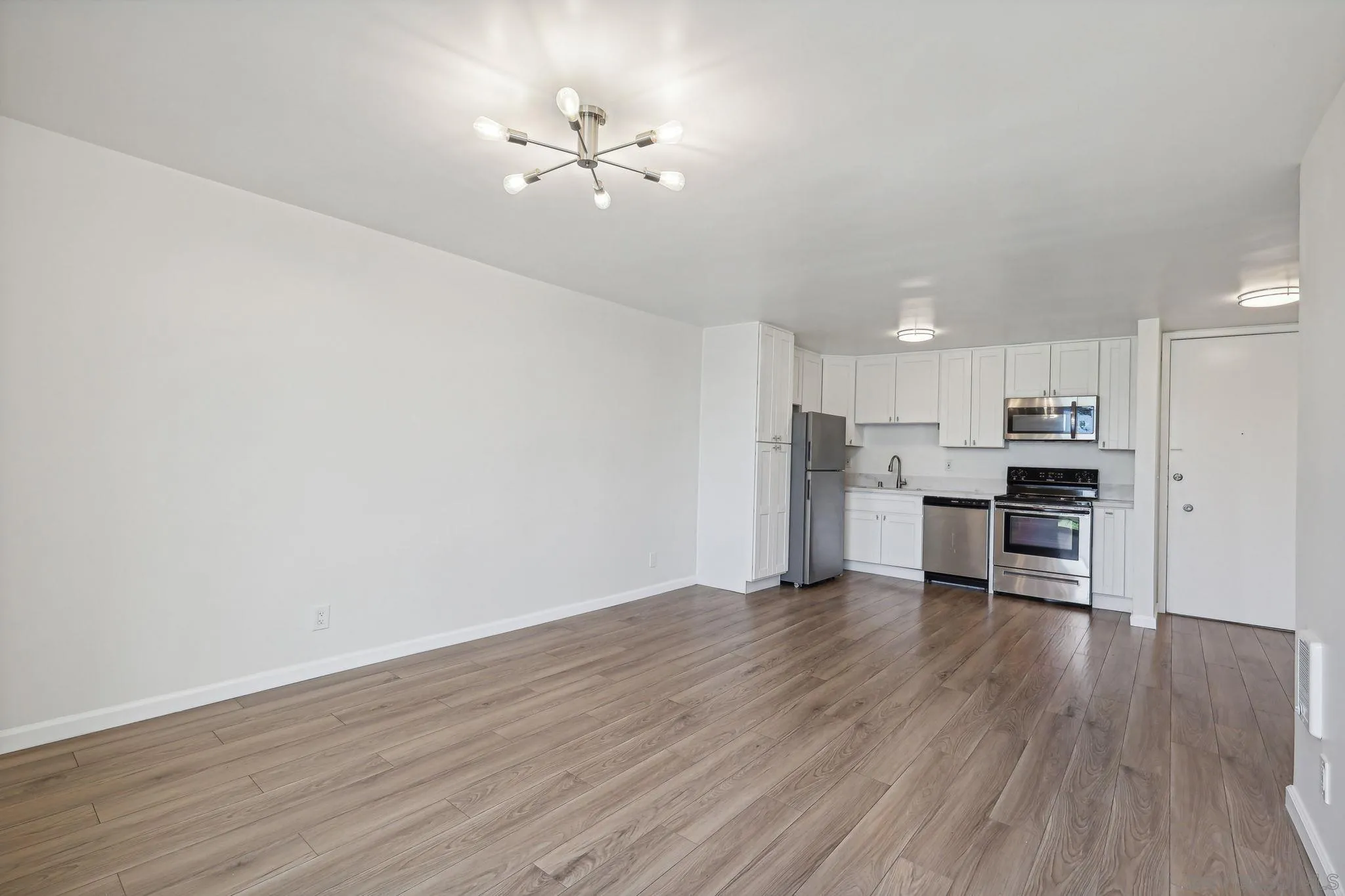 Photo #4: 240019018 Listing 