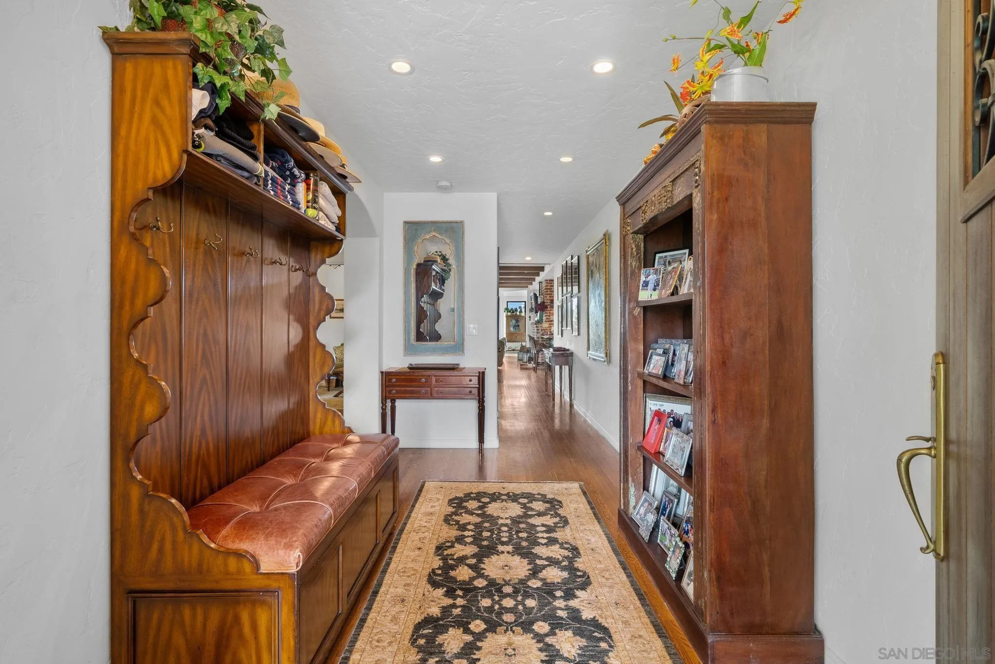 https://cdn.realtyfeed.com/cdn/127/240019273/c90a1e696805030b19d0909610a774c4.webp