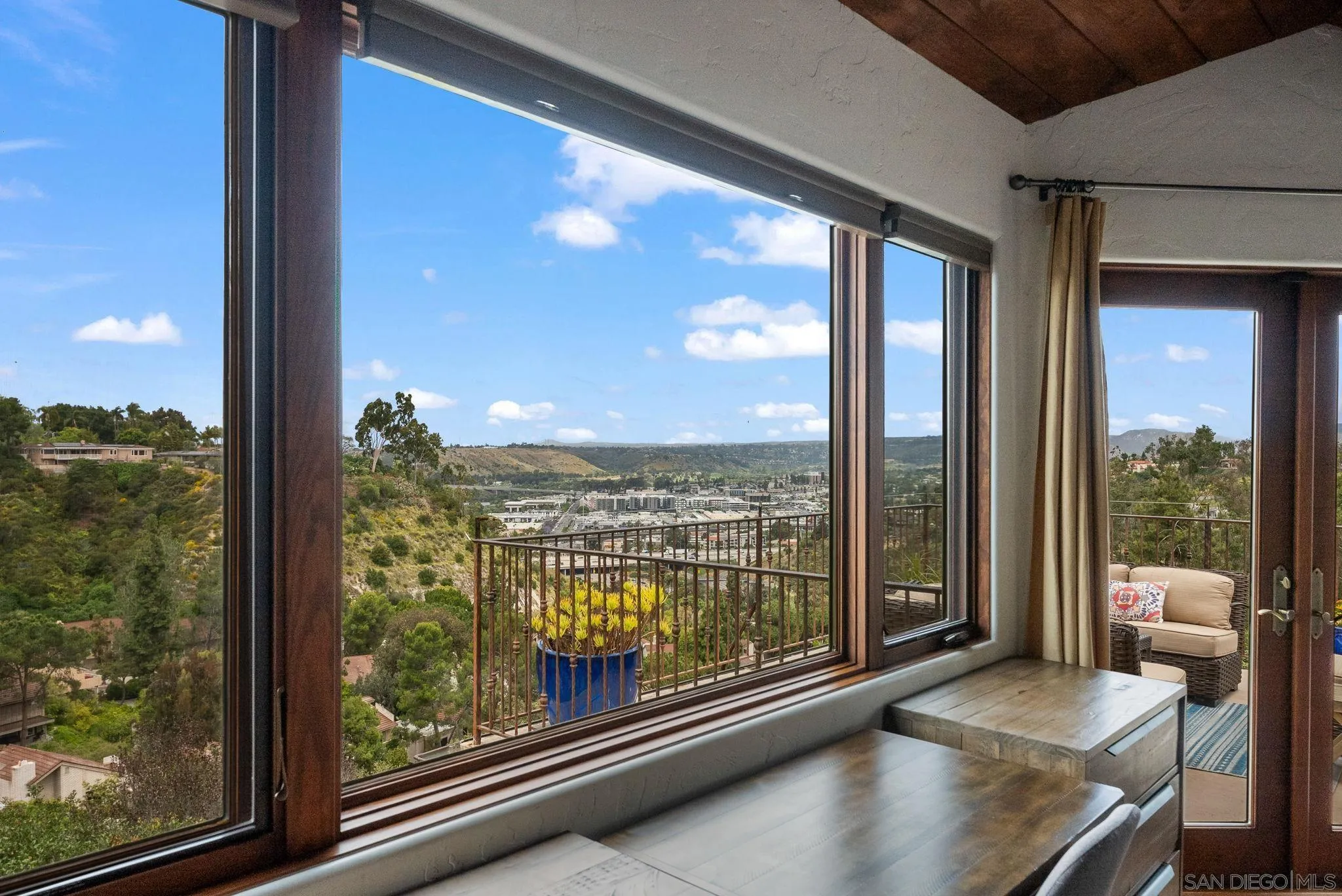 https://cdn.realtyfeed.com/cdn/127/240019273/ef6e3e18322298309eb3629bc4188fd9.webp