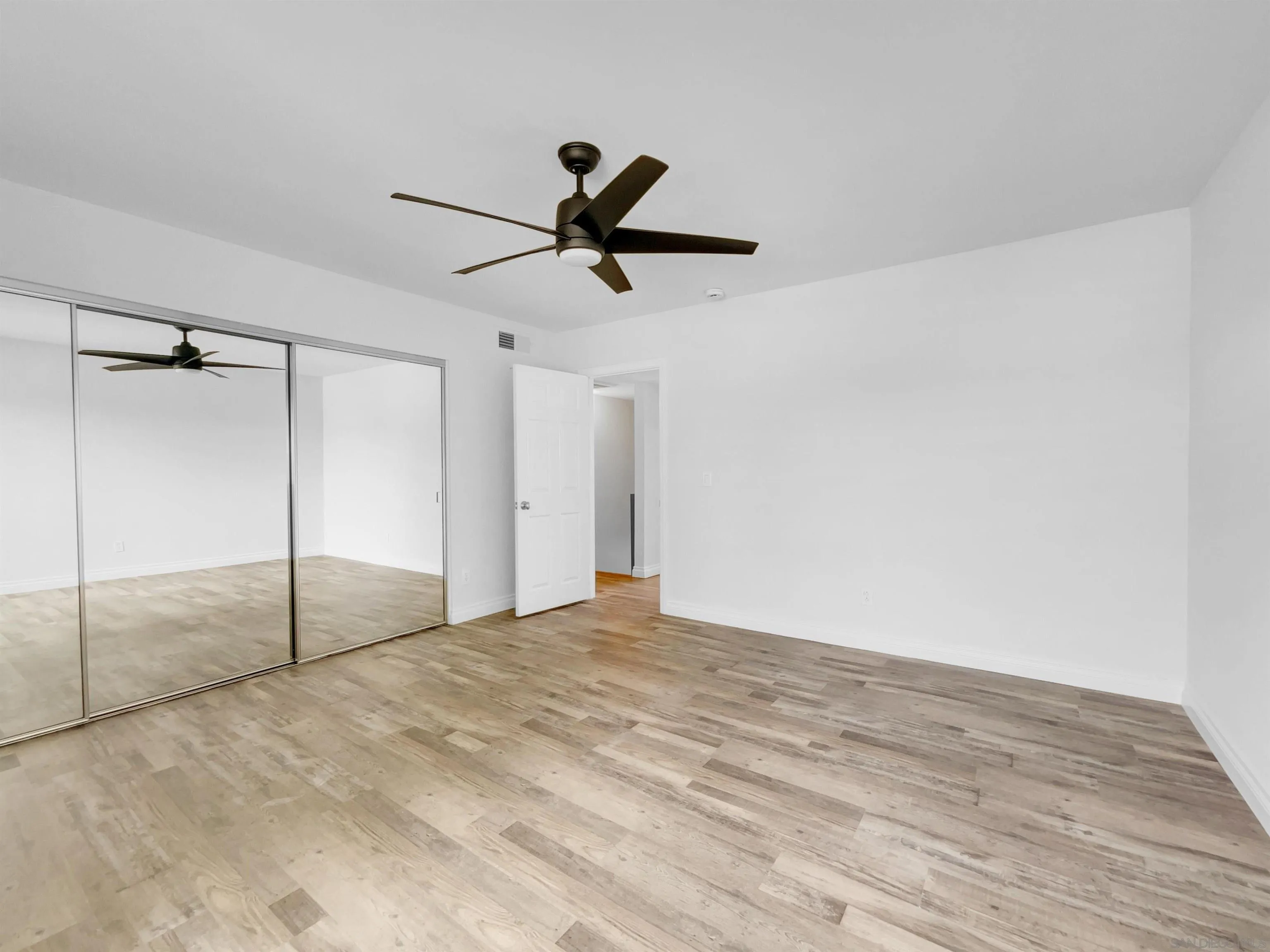 https://cdn.realtyfeed.com/cdn/127/240019608/027eff2f0fbc5abdb5bfb40b2e451253.webp