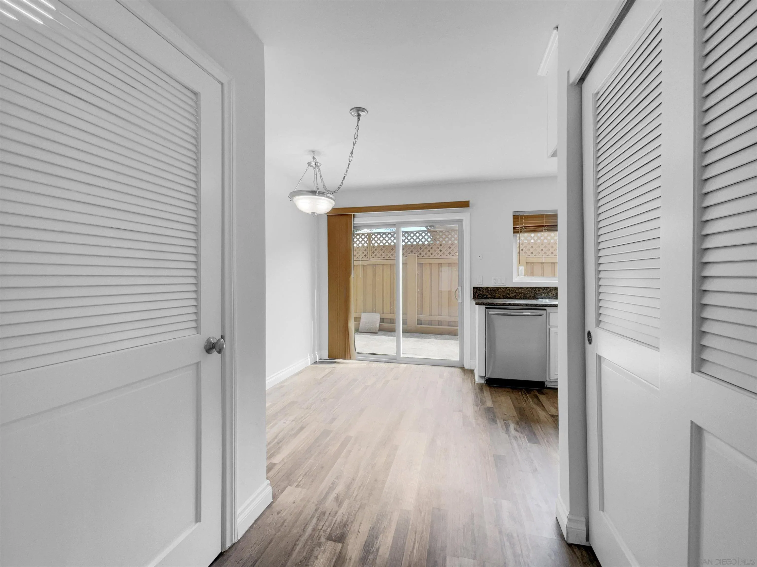 https://cdn.realtyfeed.com/cdn/127/240019608/03d17230704df828e12e9ffbc3f0ca7b.webp