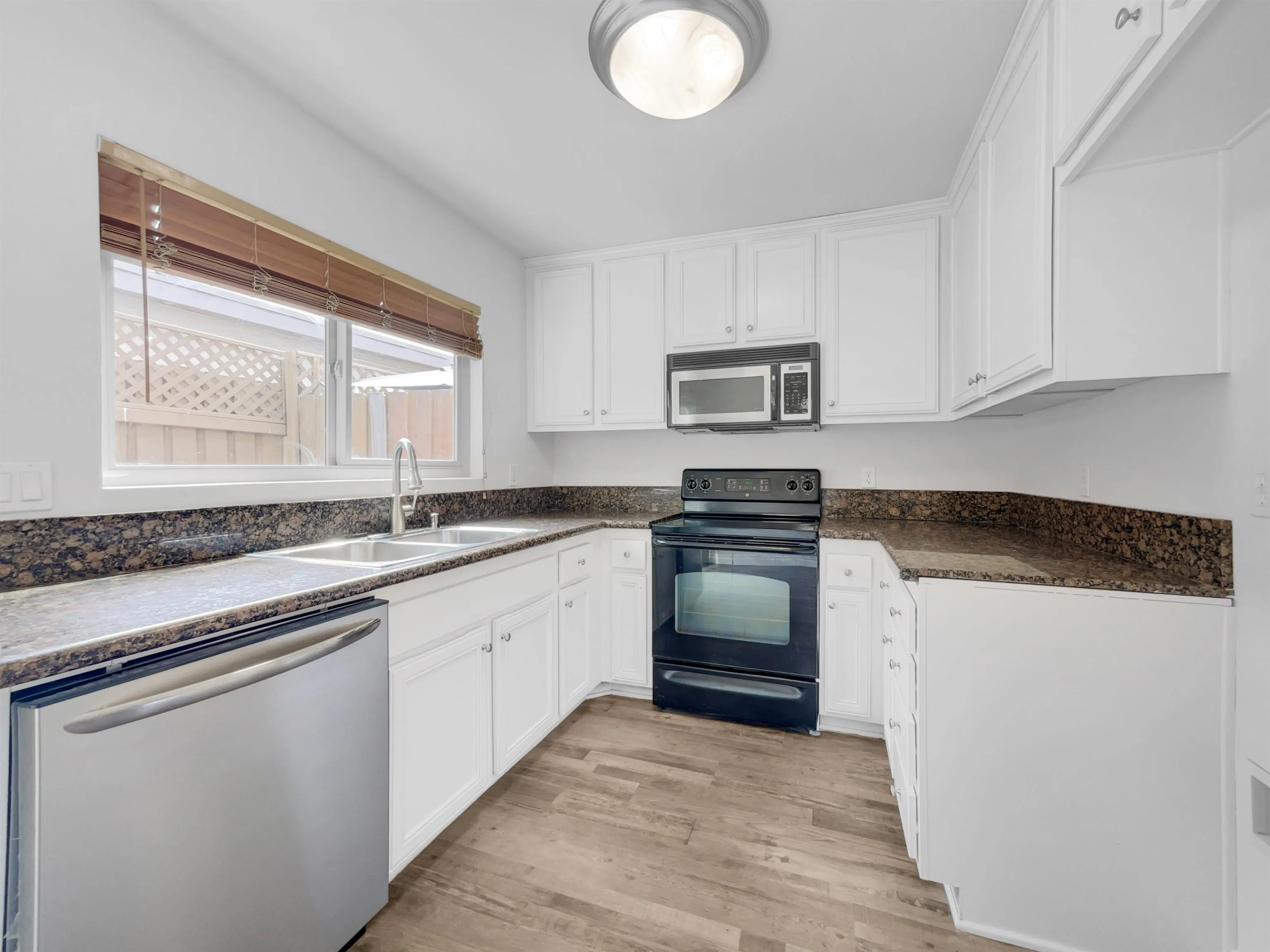 https://cdn.realtyfeed.com/cdn/127/240019608/618a75ae0e74c578364e49c393f8e7df.webp