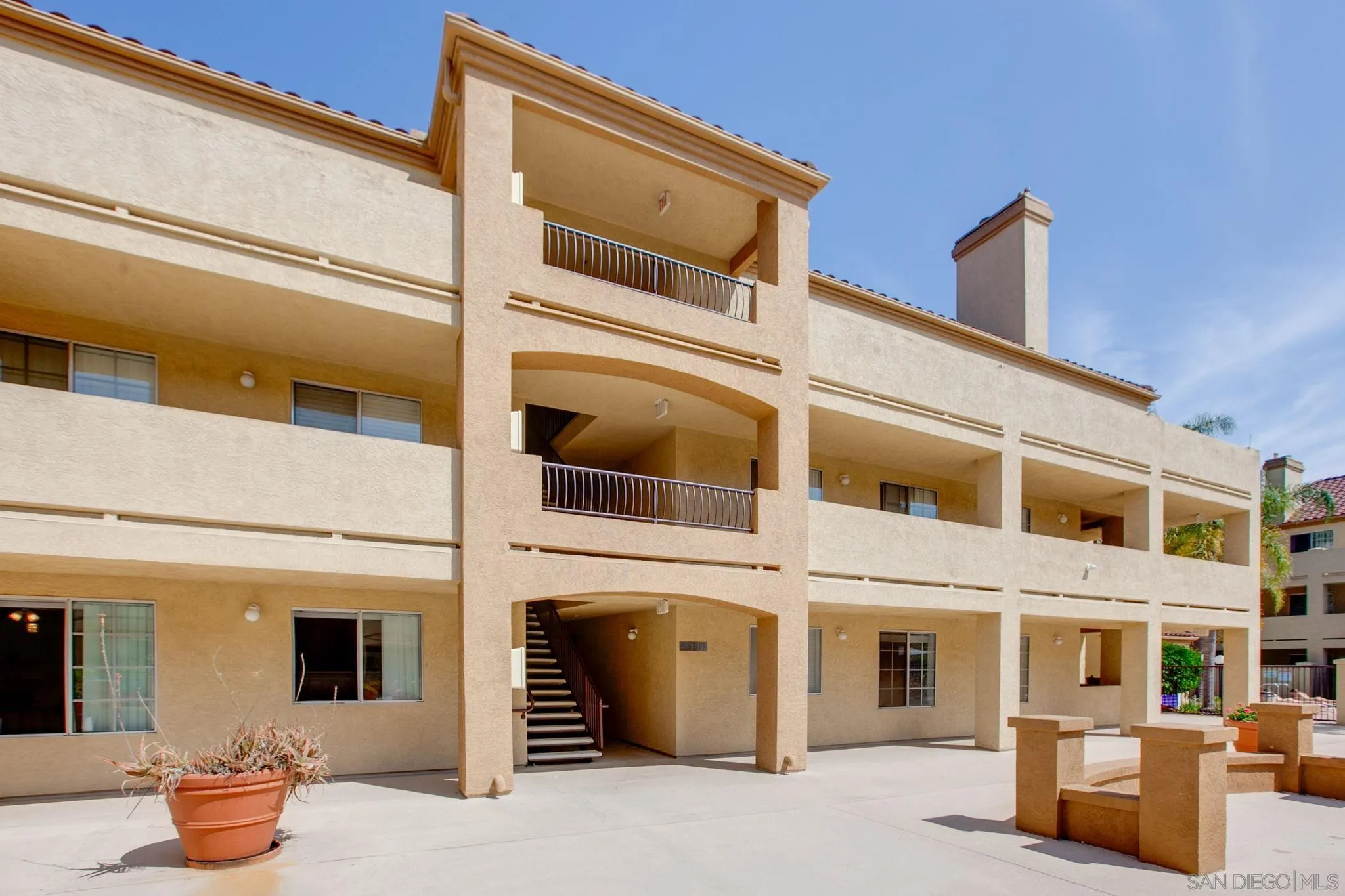 Photo #3: 240019778 Listing 