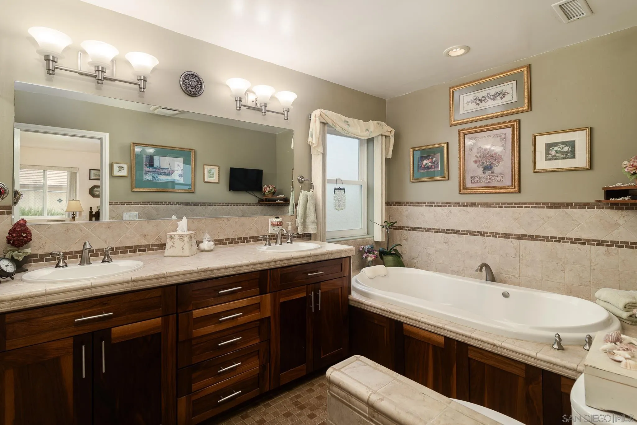 https://cdn.realtyfeed.com/cdn/127/240020446/9575d131199bc22fbcf358d9c361874a.webp
