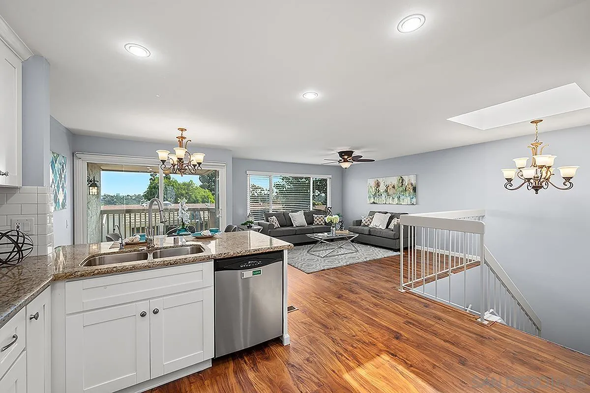 Photo #2: 240021232 Listing 