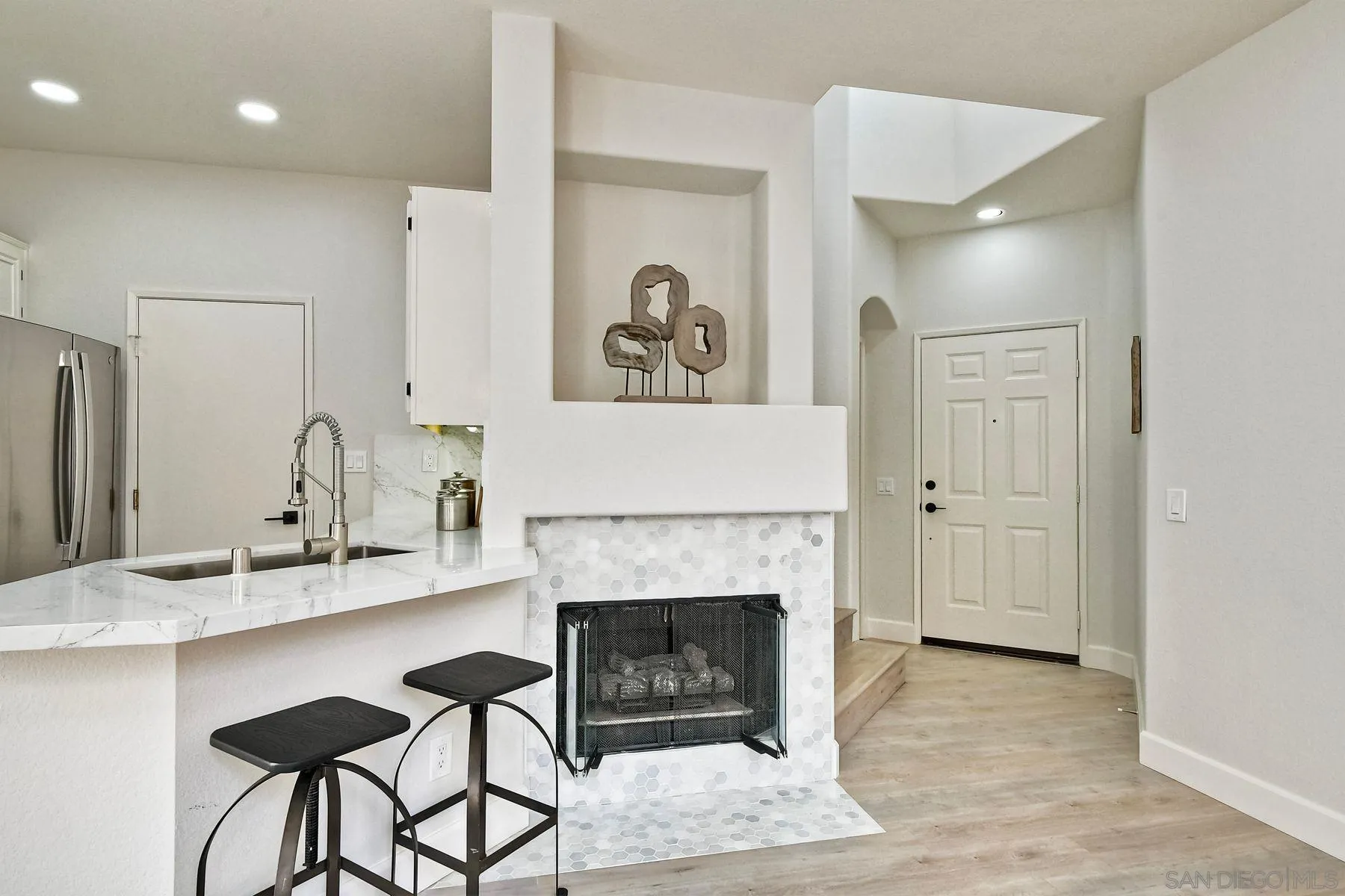https://cdn.realtyfeed.com/cdn/127/240021865/885226f17034002257c6a912b7bfa7c5.webp