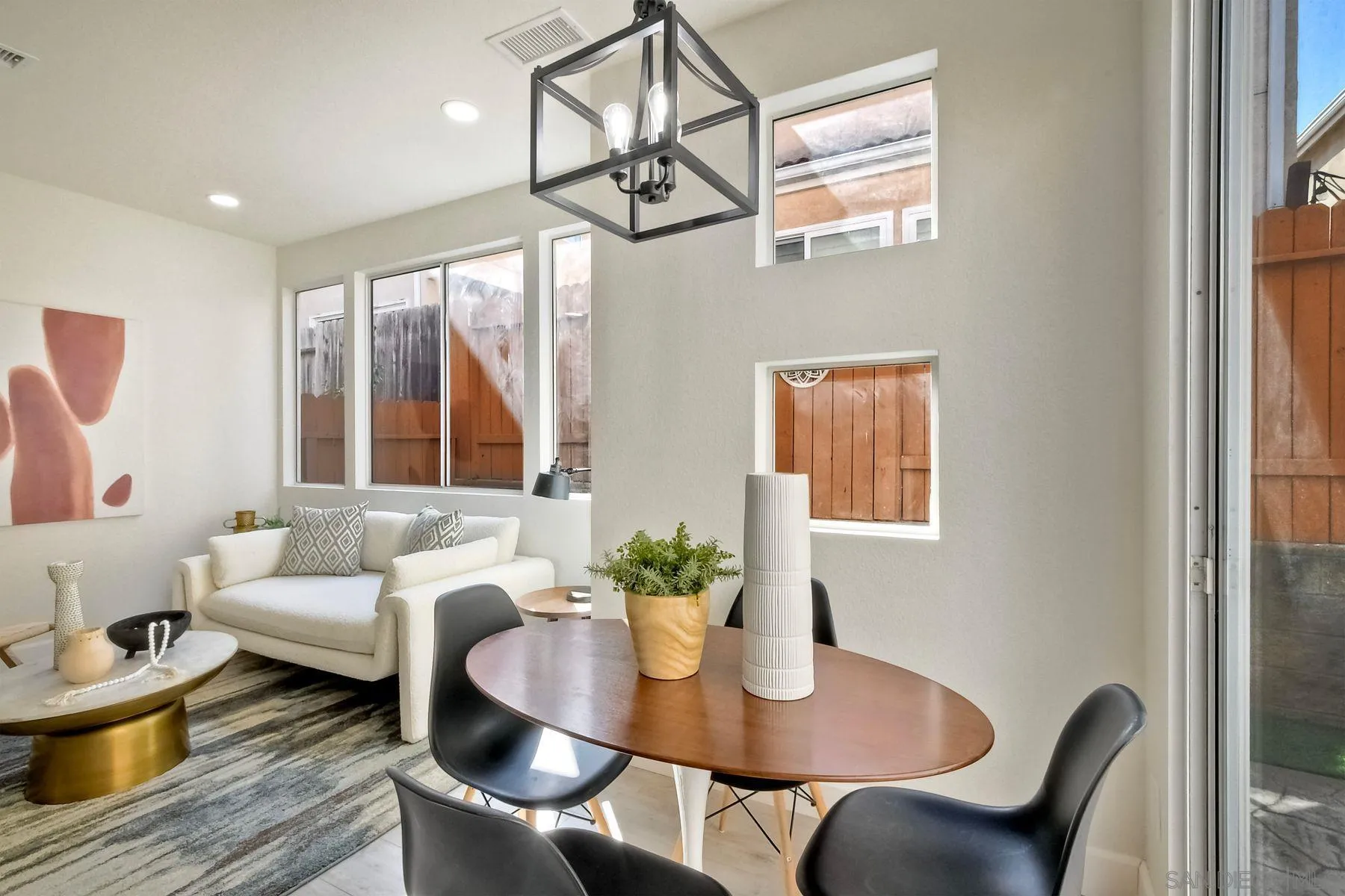 https://cdn.realtyfeed.com/cdn/127/240021865/c2946425c8f6964a727bf70b4b6e433f.webp