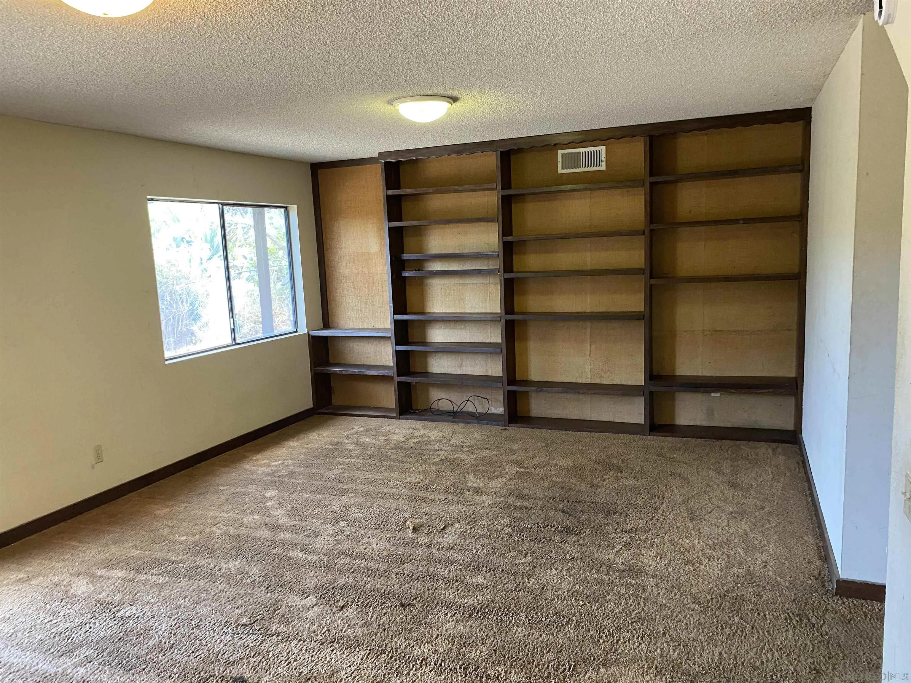 https://cdn.realtyfeed.com/cdn/127/240022011/290a496b80cdf70ba4257d956aa18fd5.webp