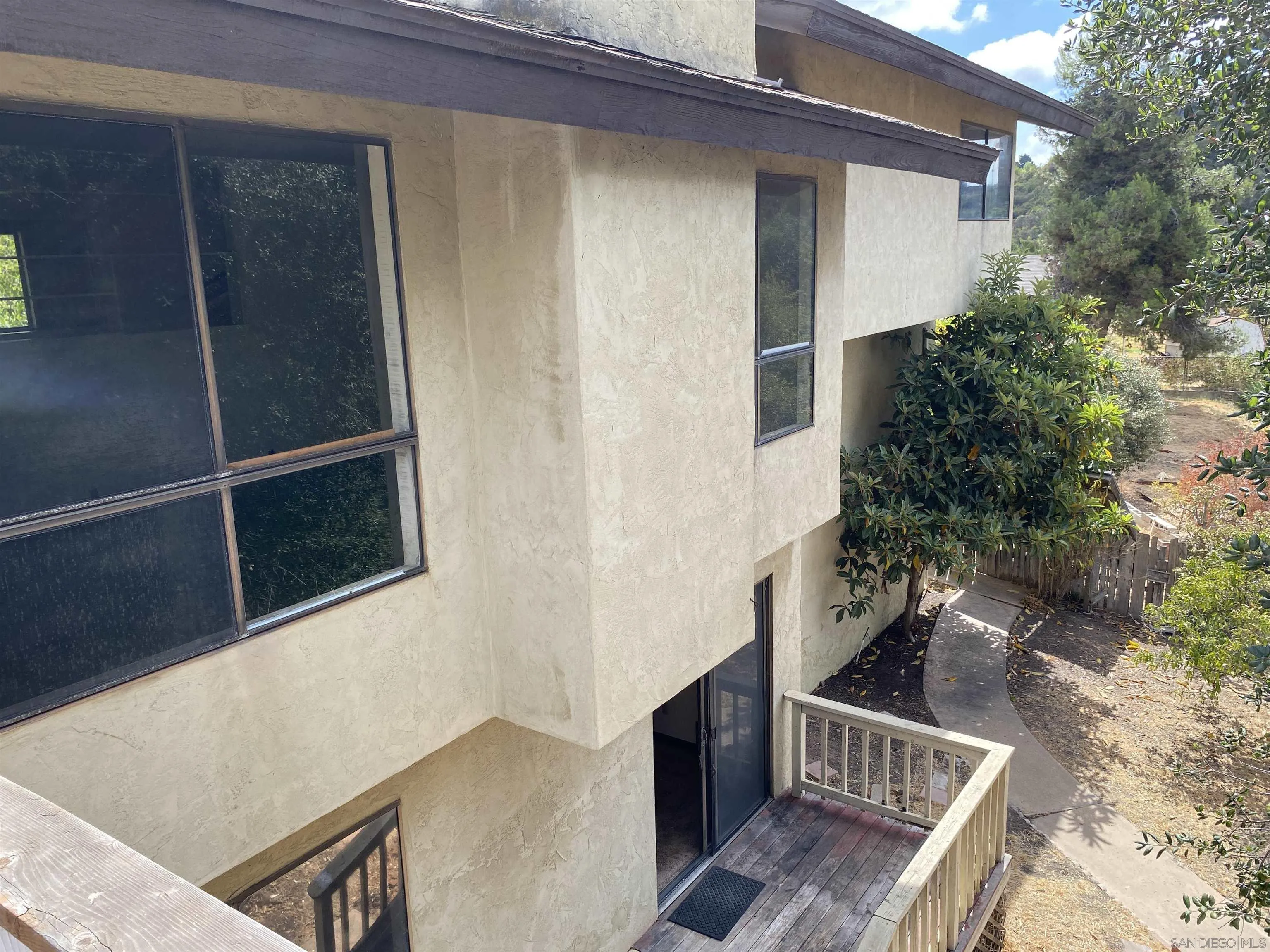 https://cdn.realtyfeed.com/cdn/127/240022011/49bc323c6a4cc6cab2aa264e5ed0949d.webp