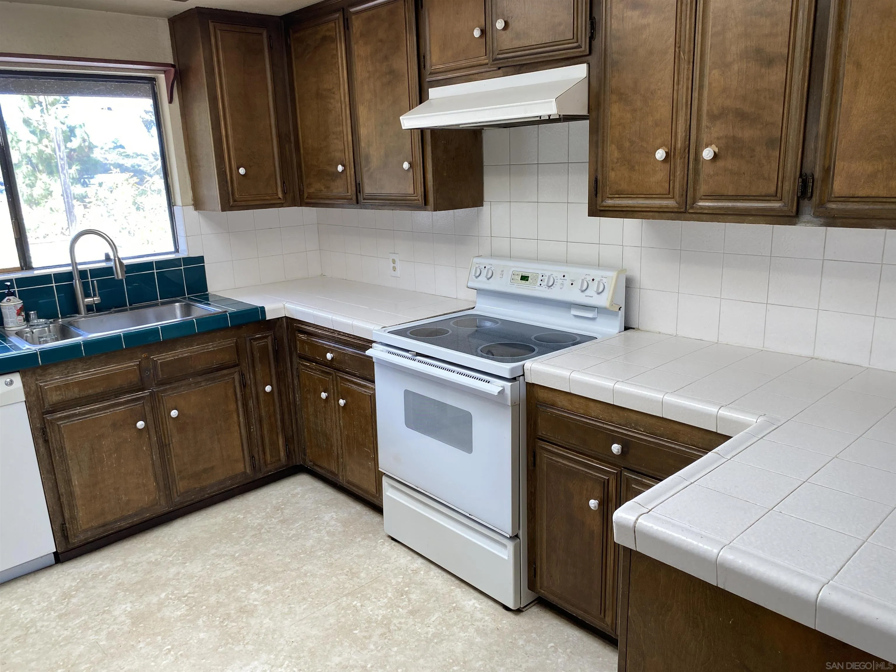 https://cdn.realtyfeed.com/cdn/127/240022011/716d2ce04be29223b63c9e602c7188a9.webp