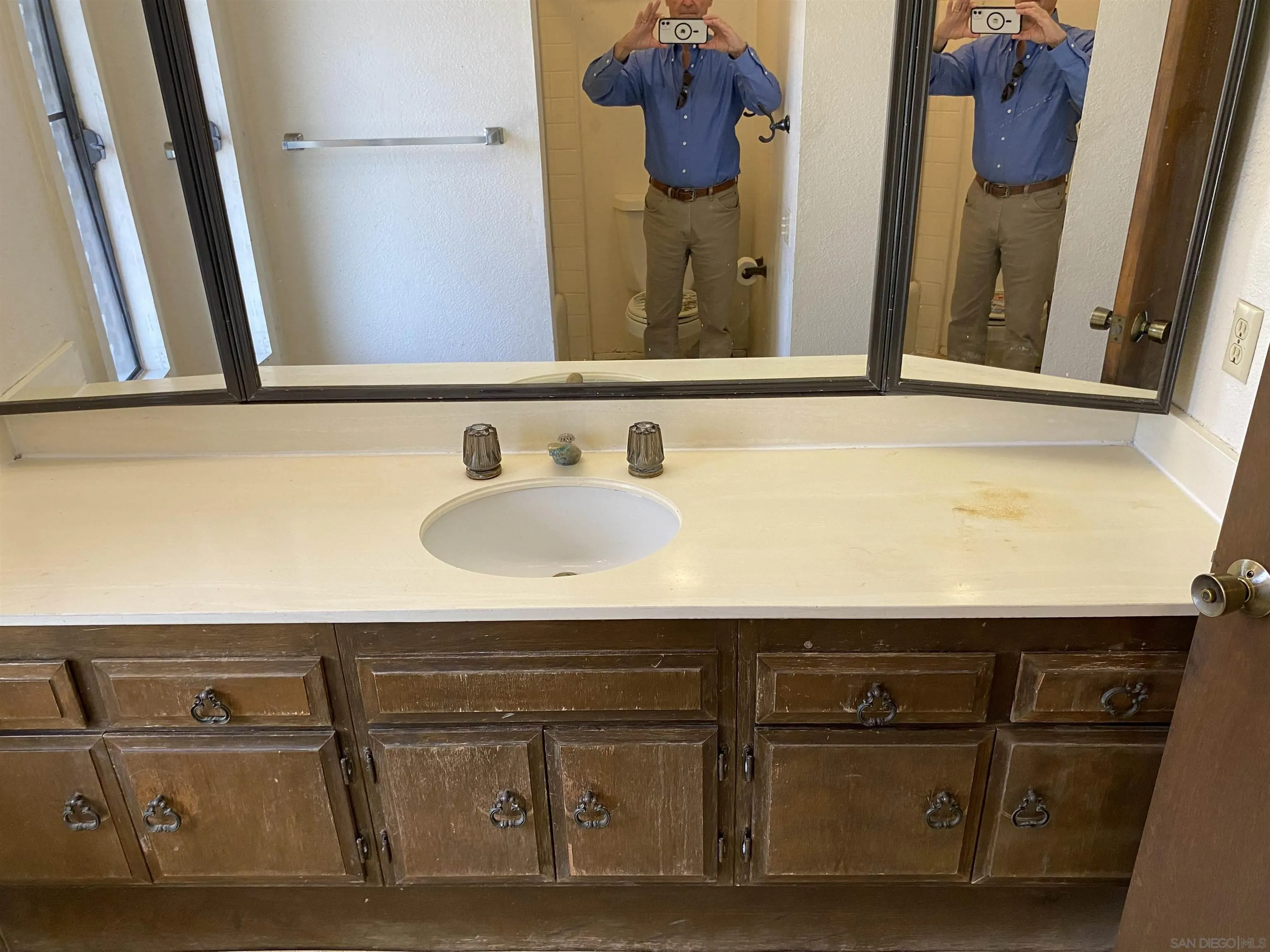 https://cdn.realtyfeed.com/cdn/127/240022011/7a8a5de0796f8afdd2791b543a1c879a.webp