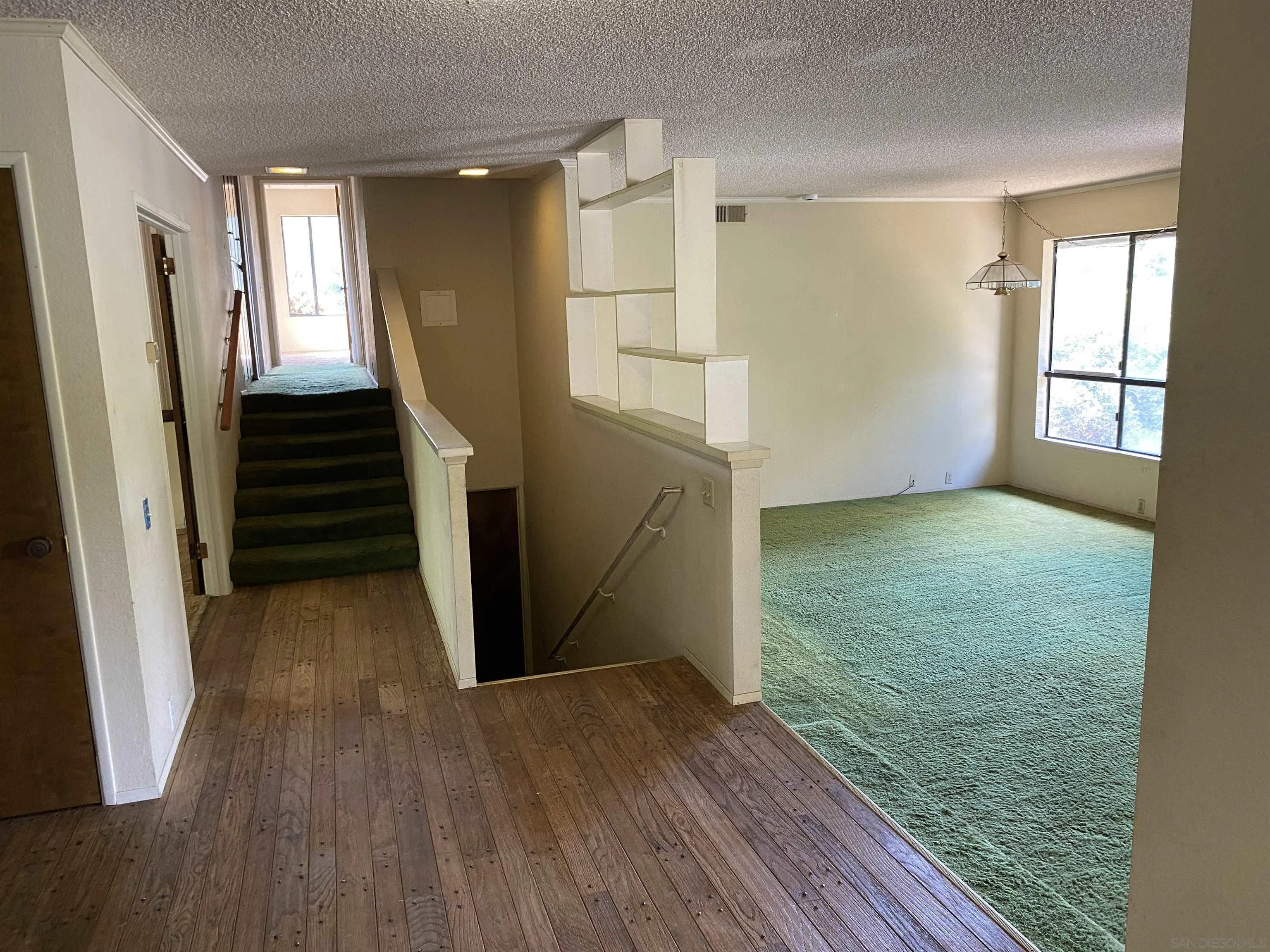 https://cdn.realtyfeed.com/cdn/127/240022011/8108069aced6c4c9b4efc8ec72c387e6.webp