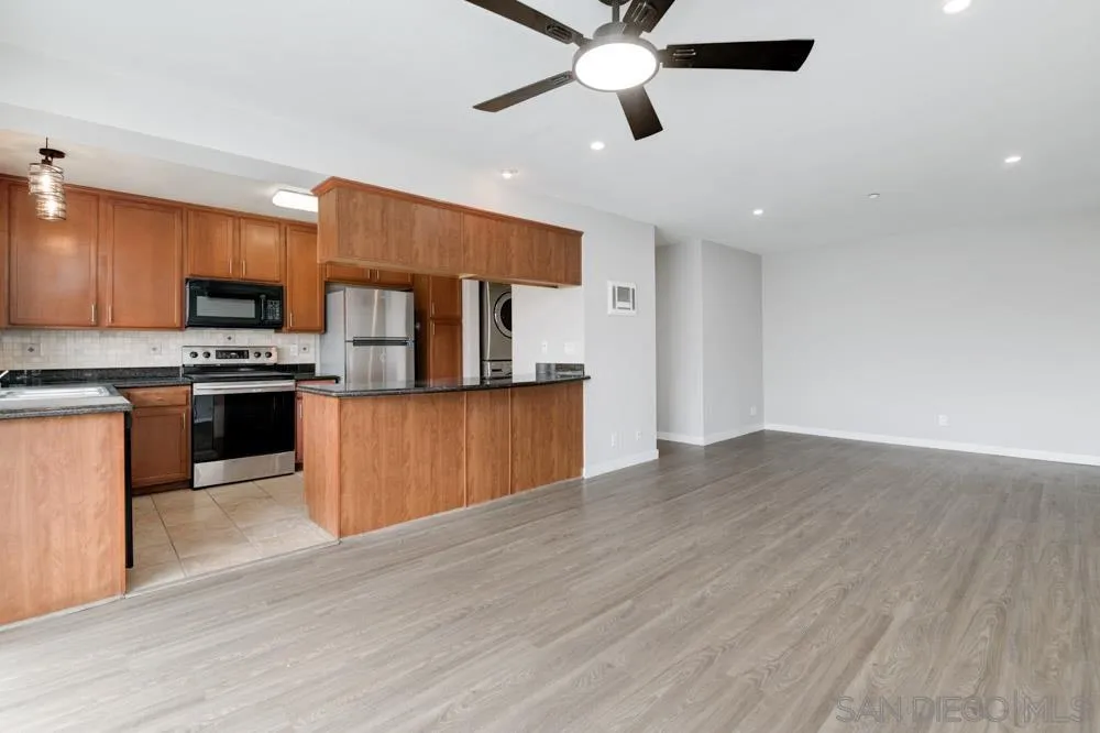 Photo #3: 240022516 Listing 