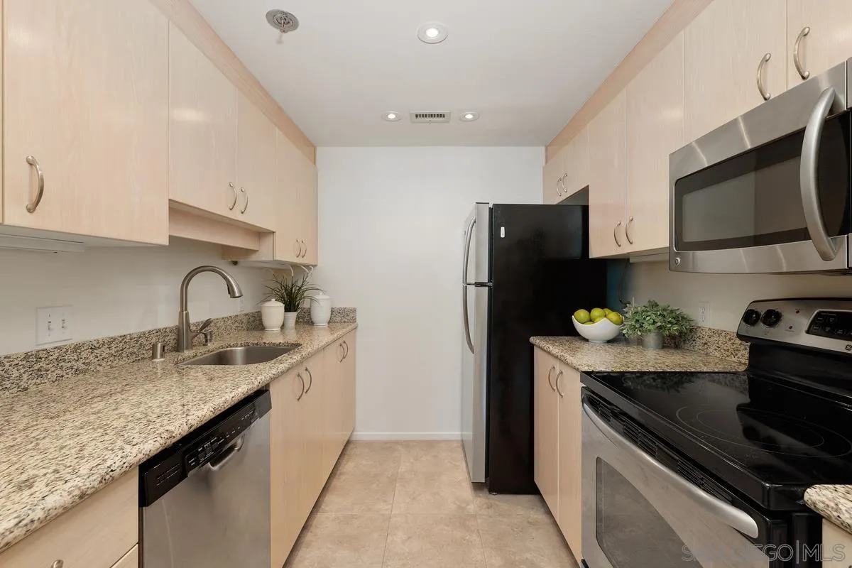 Photo #6: 240023010 Listing 