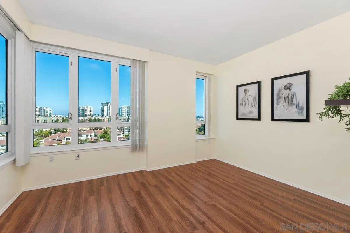 Photo #5: 240023010 Listing 
