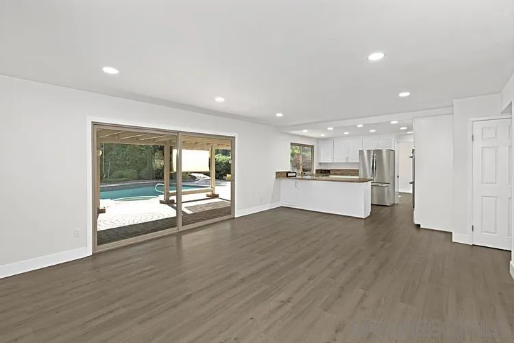 https://cdn.realtyfeed.com/cdn/127/240023051/f6fe3ebf2768b618d2ff543c6a4decc4.webp