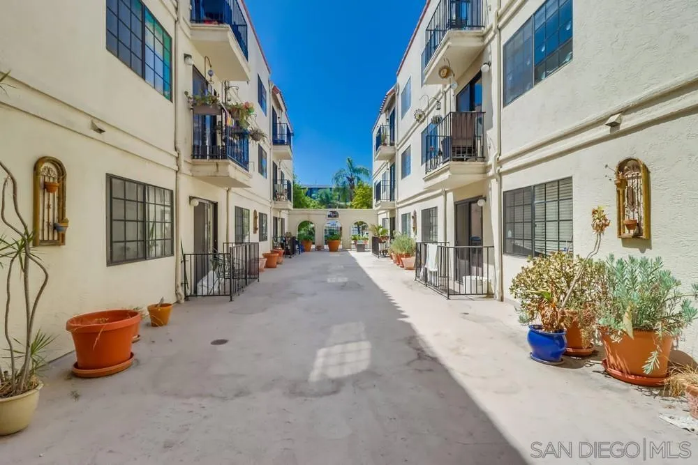 Photo #2: 240023524 Listing 