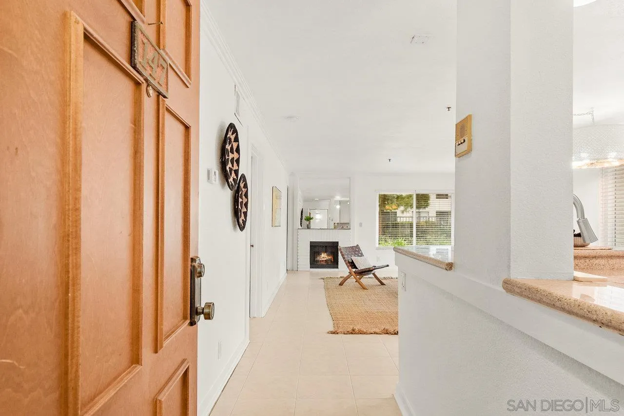 Photo #3: 240023544 Listing 