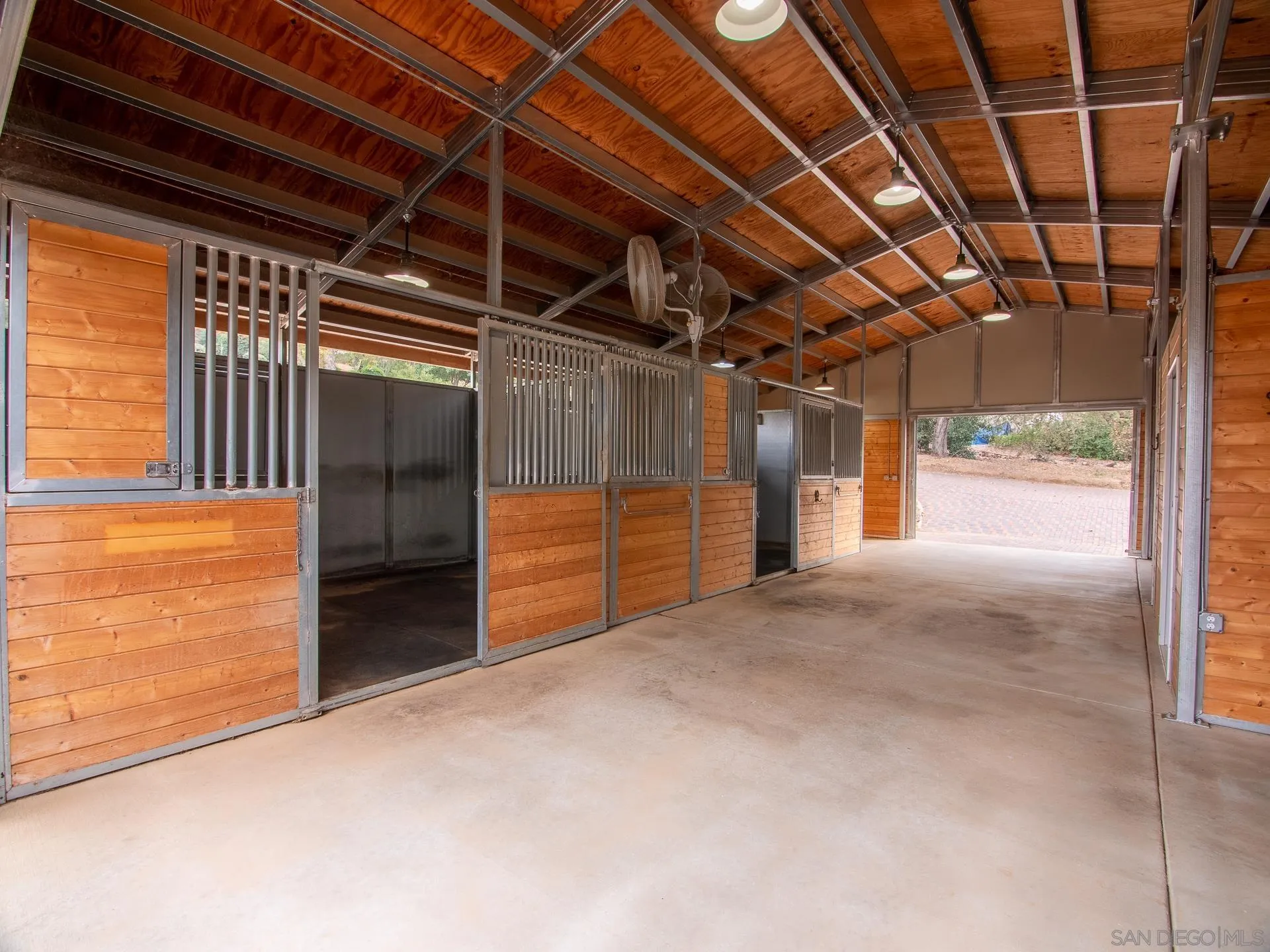 https://cdn.realtyfeed.com/cdn/127/240024533/46c89970f6d8125650eb94ca80754156.webp