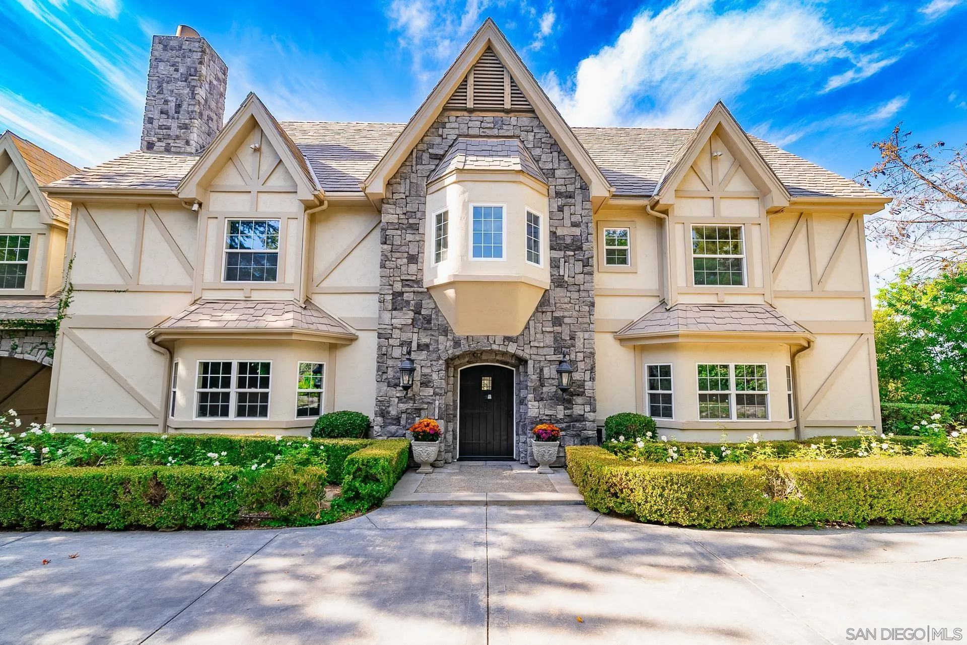 https://cdn.realtyfeed.com/cdn/127/240024533/63a9cb268e44627cb595484a22885e18.webp