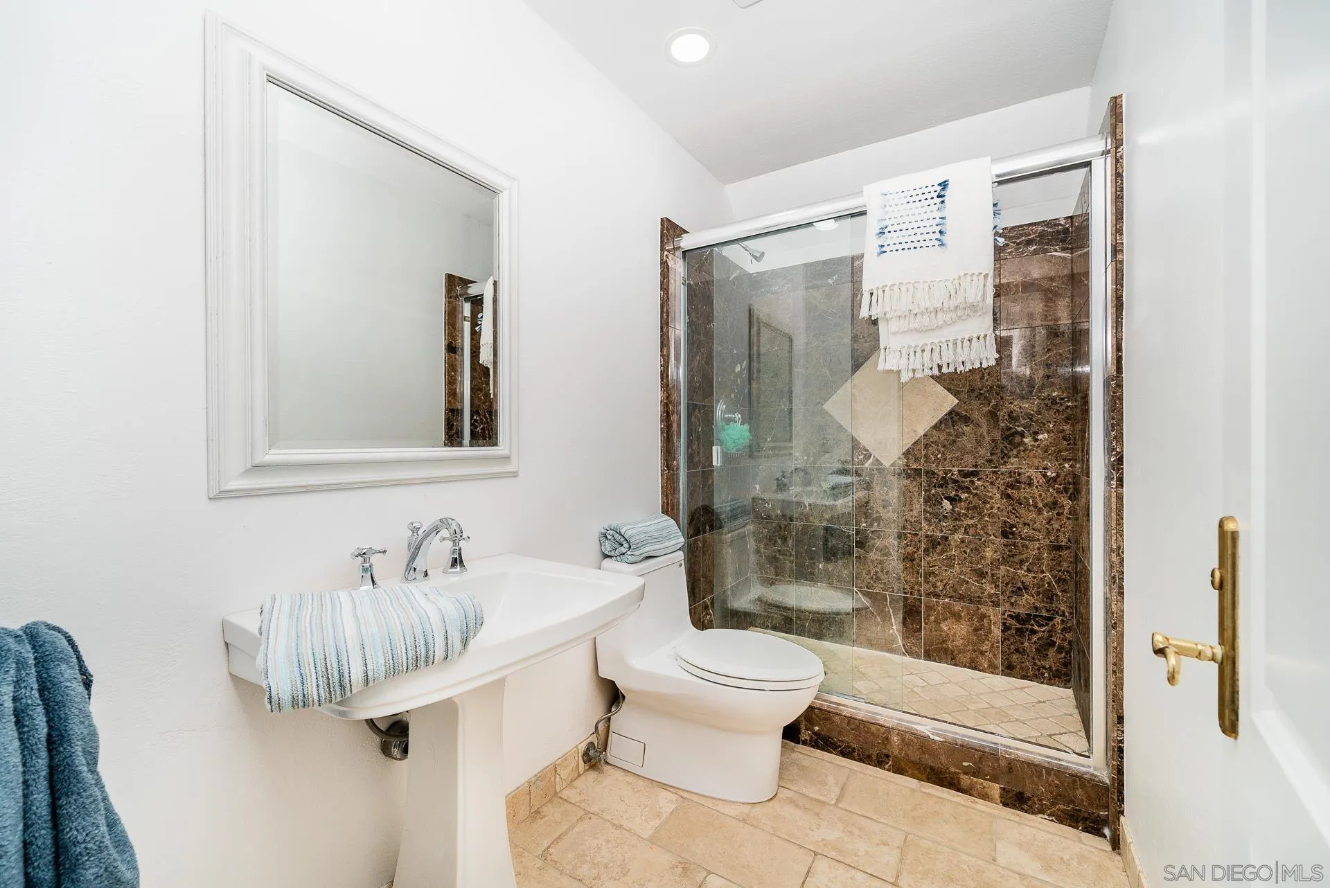 https://cdn.realtyfeed.com/cdn/127/240024533/6d72ee1048f94d52c31edc854ee4a270.webp