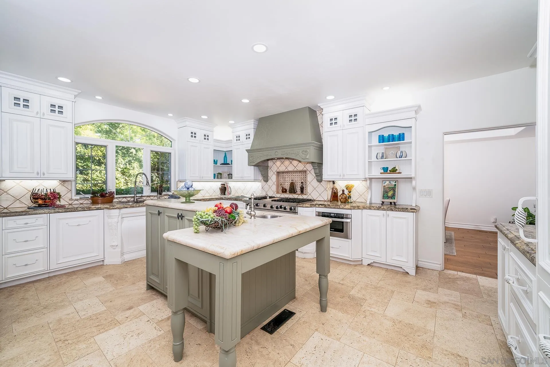 https://cdn.realtyfeed.com/cdn/127/240024533/90a182ce77756bc488a5867e0b747e9f.webp