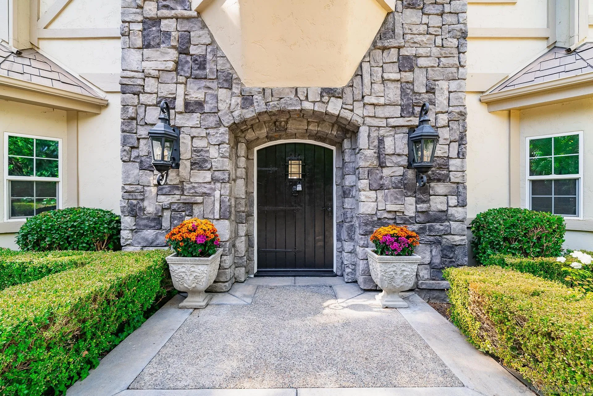 https://cdn.realtyfeed.com/cdn/127/240024533/98c0b07256de62d19c26909afabbfd45.webp