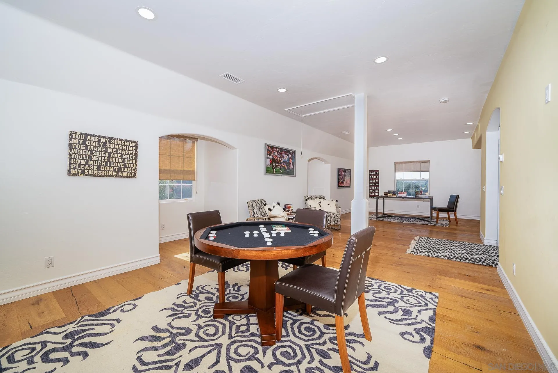https://cdn.realtyfeed.com/cdn/127/240024533/dec7d01b88c514a283960caf344f4648.webp