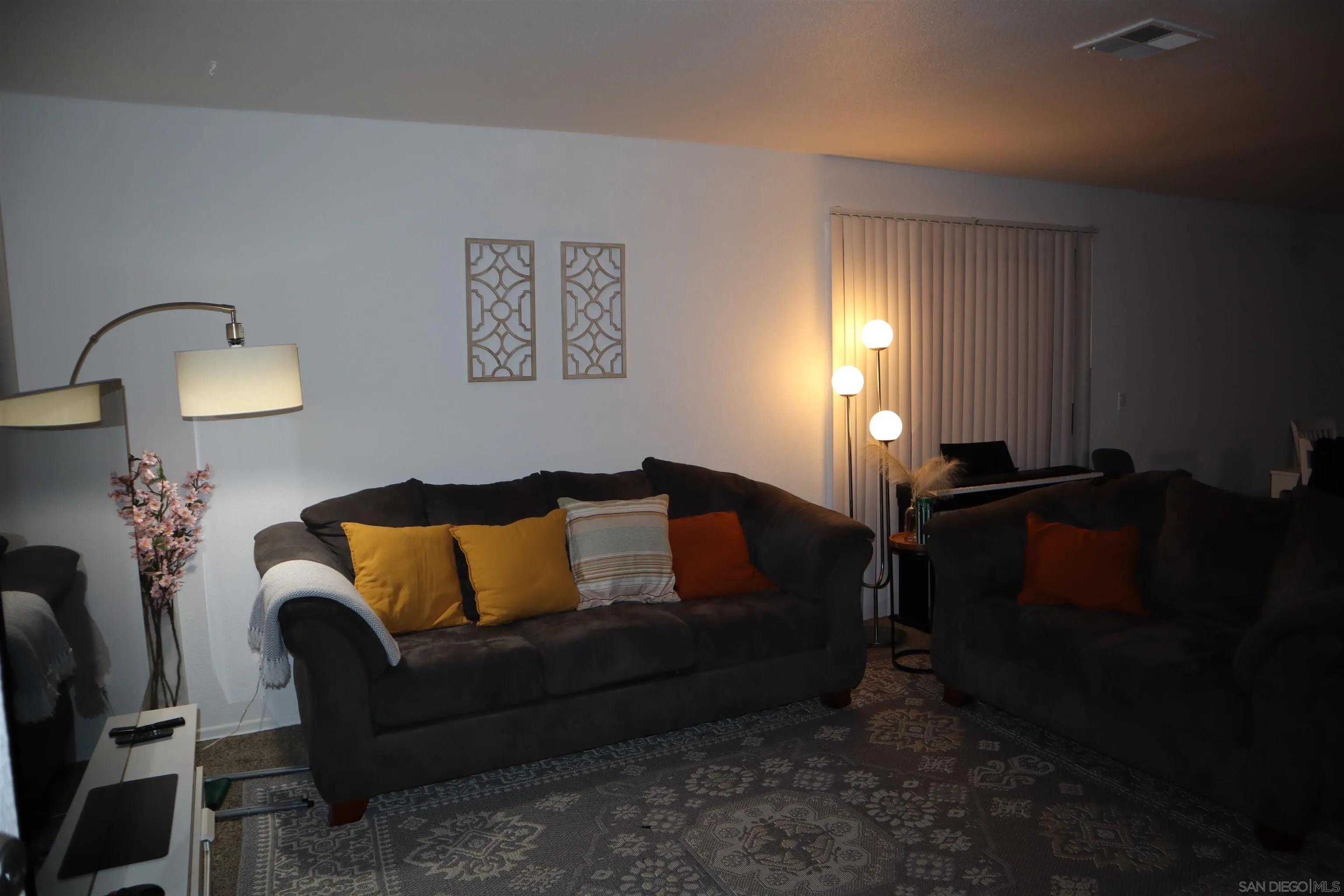 https://cdn.realtyfeed.com/cdn/127/240024624/17e3aef68f8e9a55bdc22805c6ec9ff2.webp