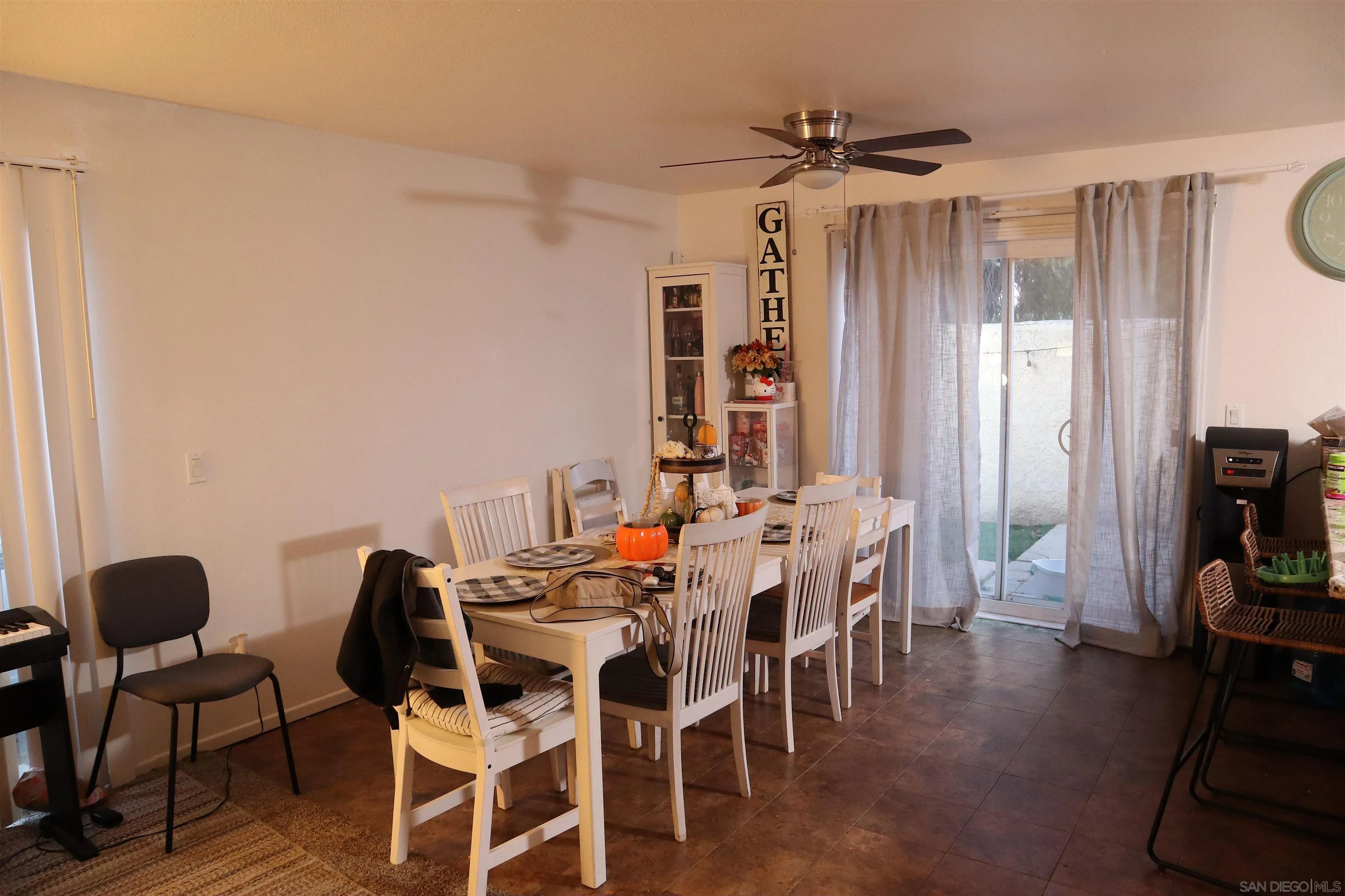 https://cdn.realtyfeed.com/cdn/127/240024624/d0f4b3ca6f772580719a7e9d5fb817c5.webp