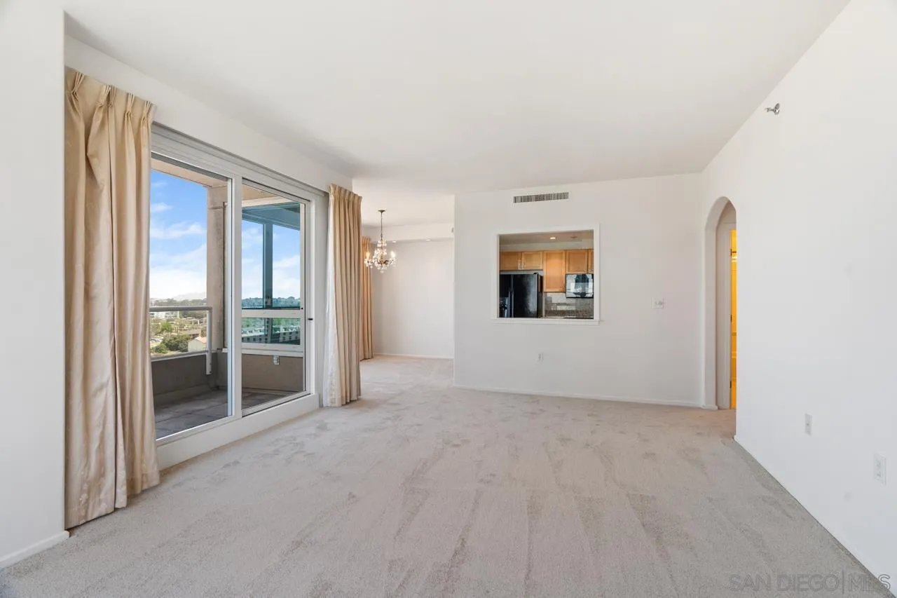 Photo #6: 240024680 Listing 