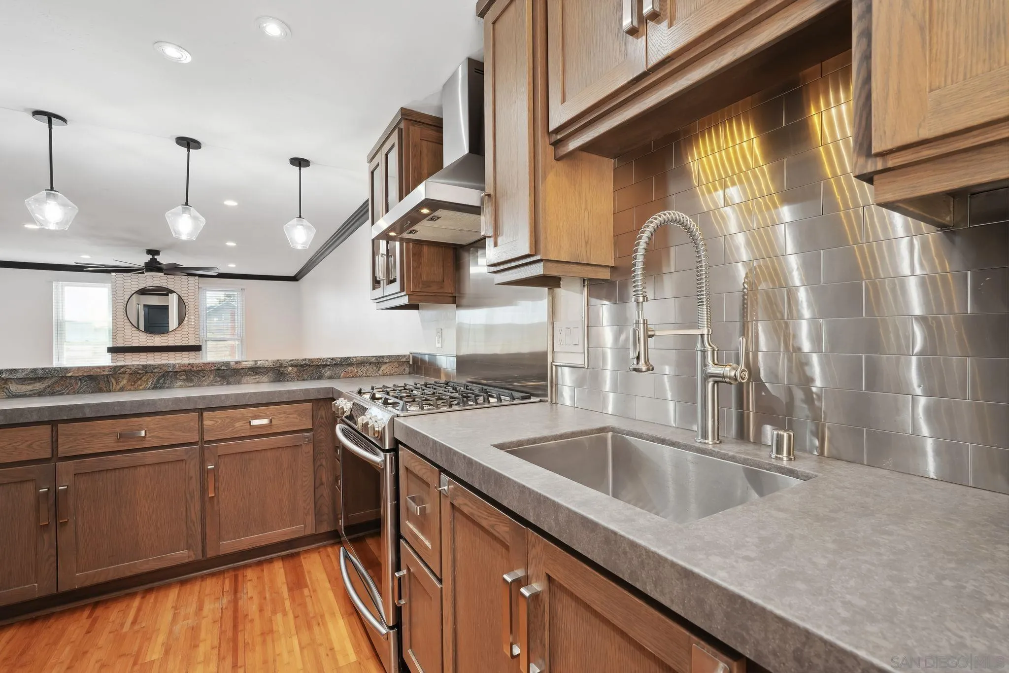 Photo #11: 240024950 Listing: Photo #11