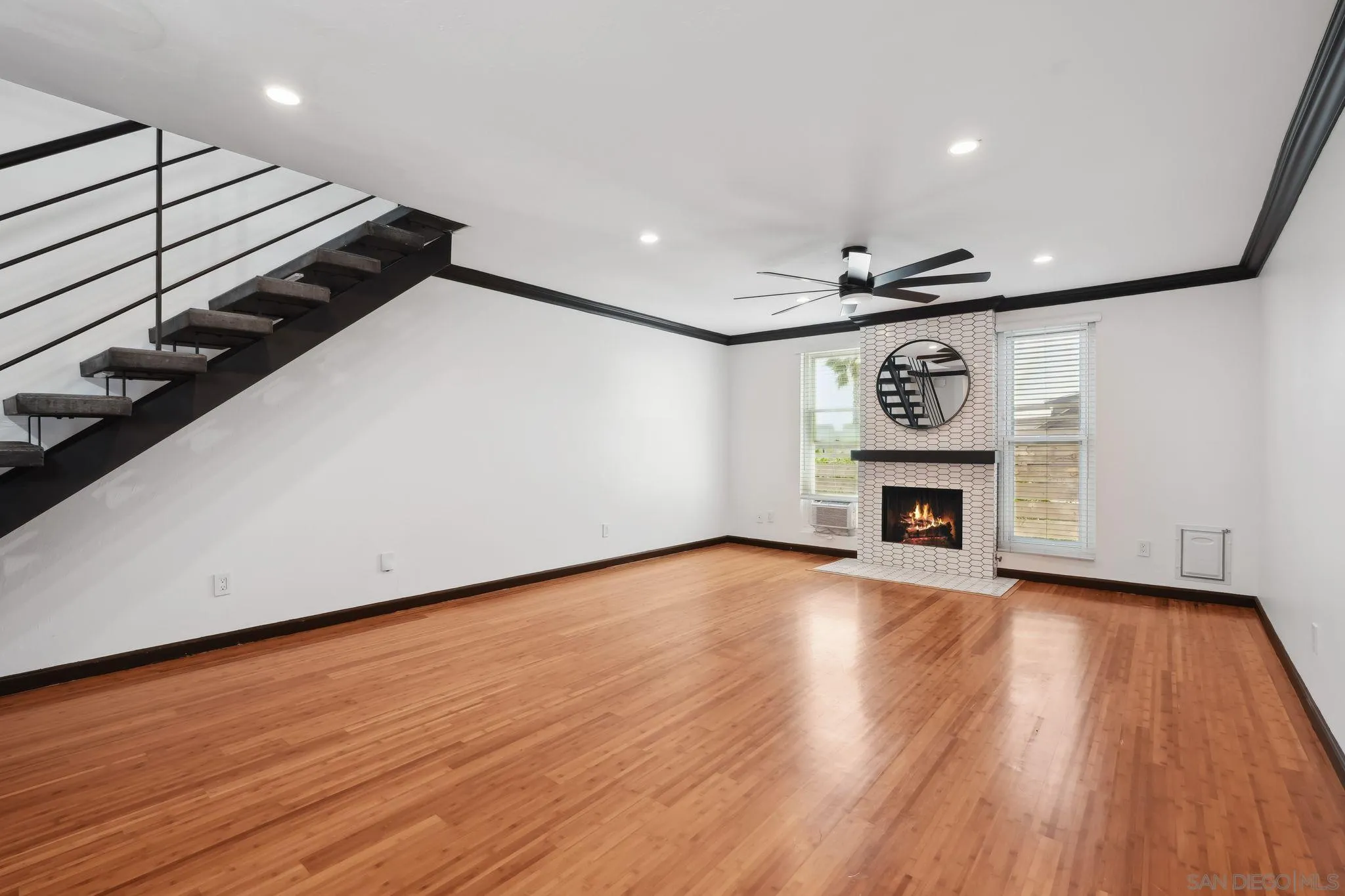 Photo #2: 240024950 Listing 