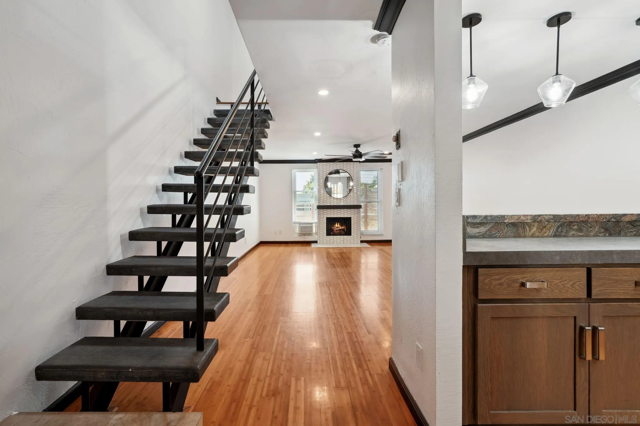Photo #4: 240024950 Listing 