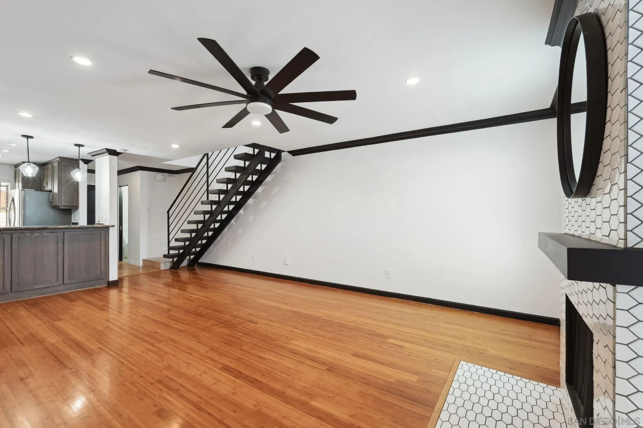 Photo #6: 240024950 Listing 