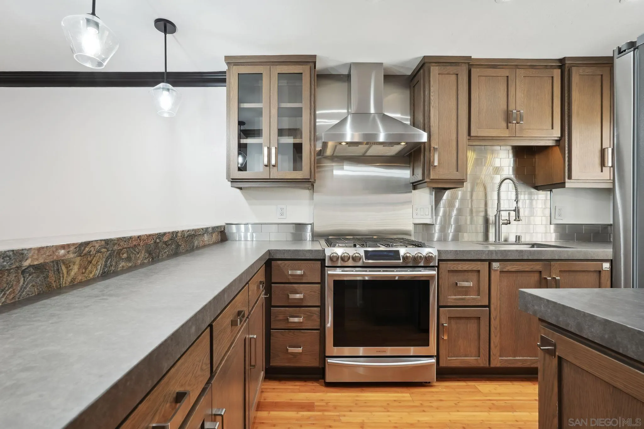 Photo #9: 240024950 Listing: Photo #9