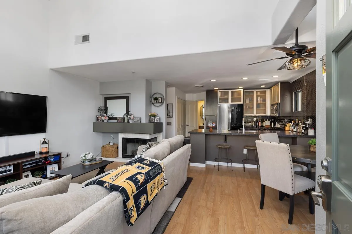 Photo #5: 240025017 Listing 