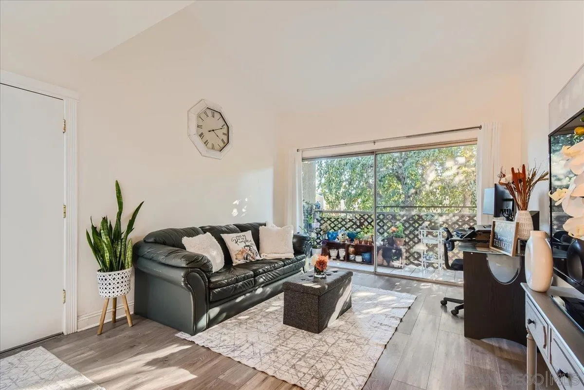 Photo #2: 240025035 Listing 
