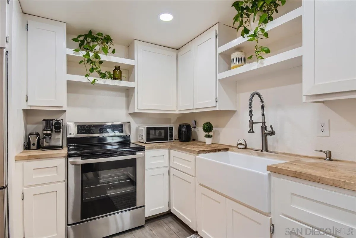Photo #3: 240025035 Listing 
