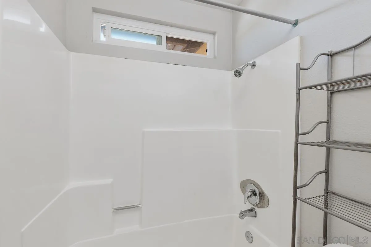 https://cdn.realtyfeed.com/cdn/127/240025057/bbf573734d97794876a1d67ee6955543.webp