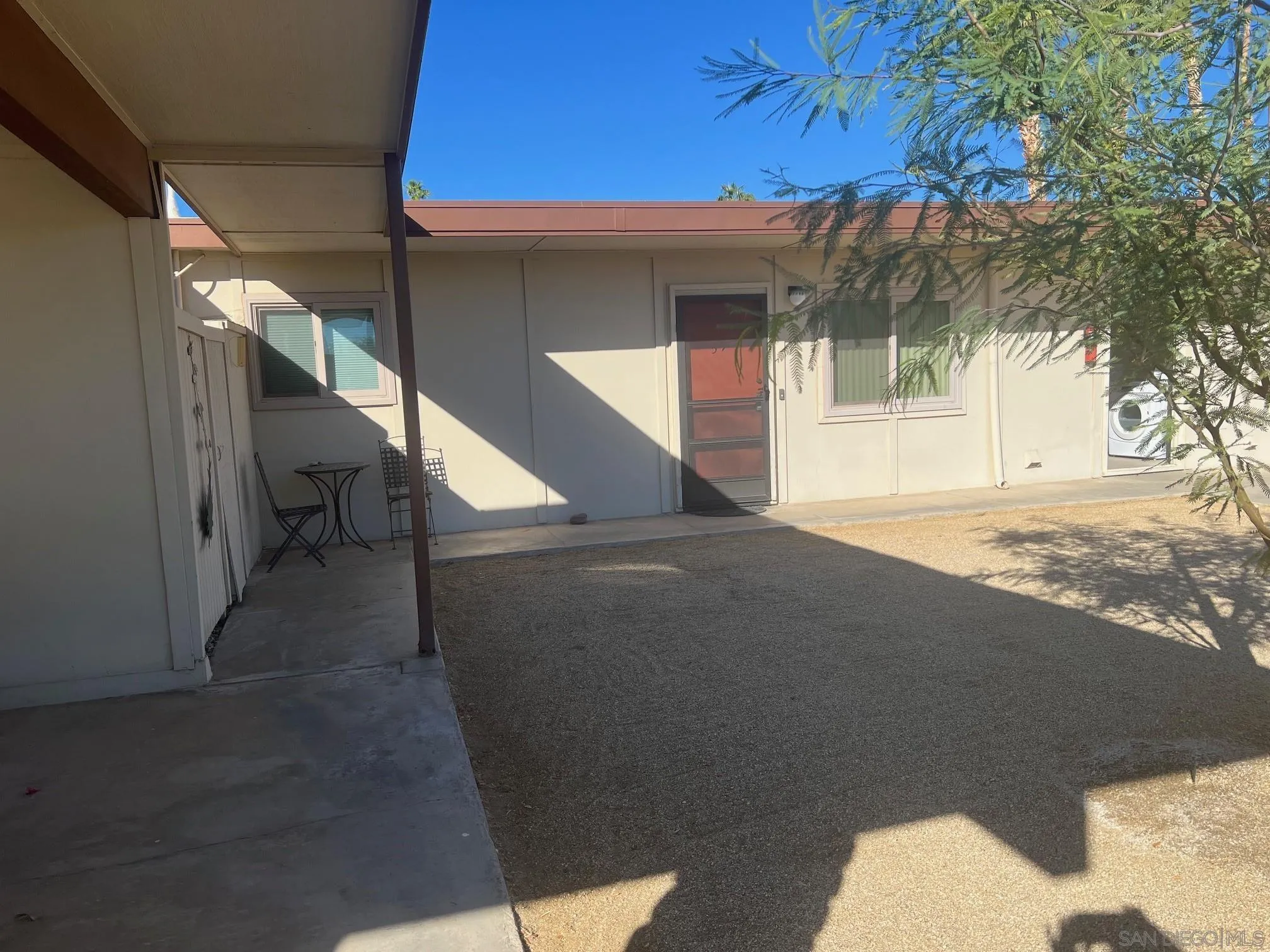 Photo #2: 240025108 Listing 